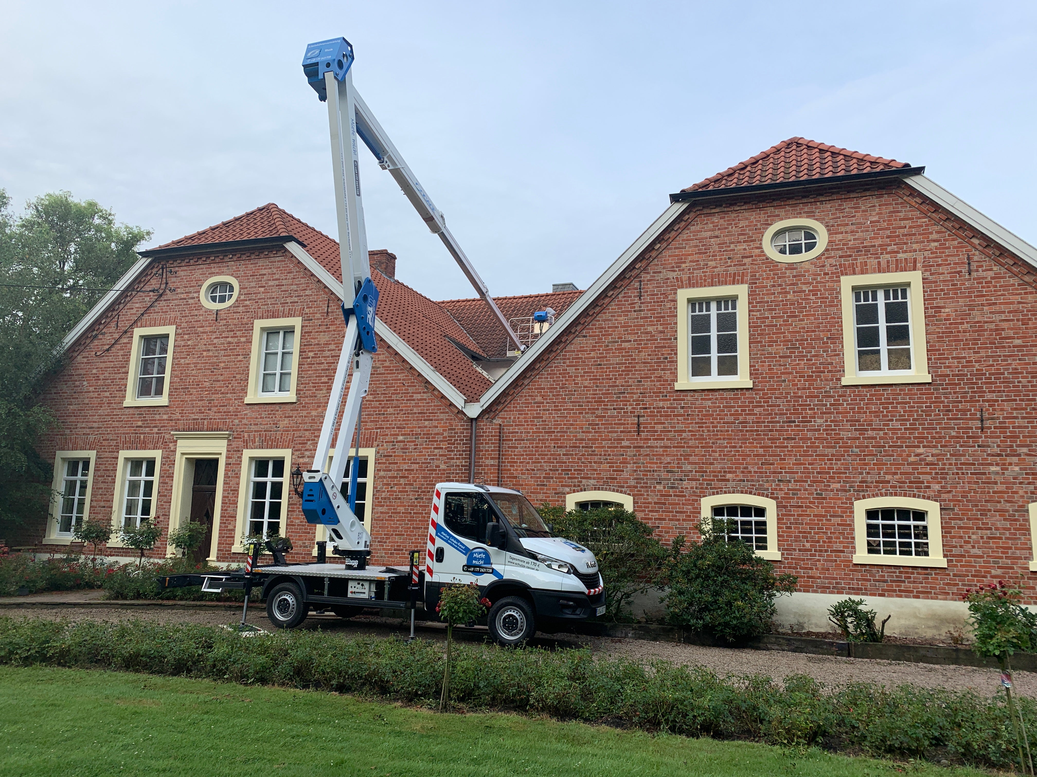 24m LKW-Gelenkarbeitsbühne mieten – Socage 24D Hubsteiger, nur 3,5t (Klasse B) – 2