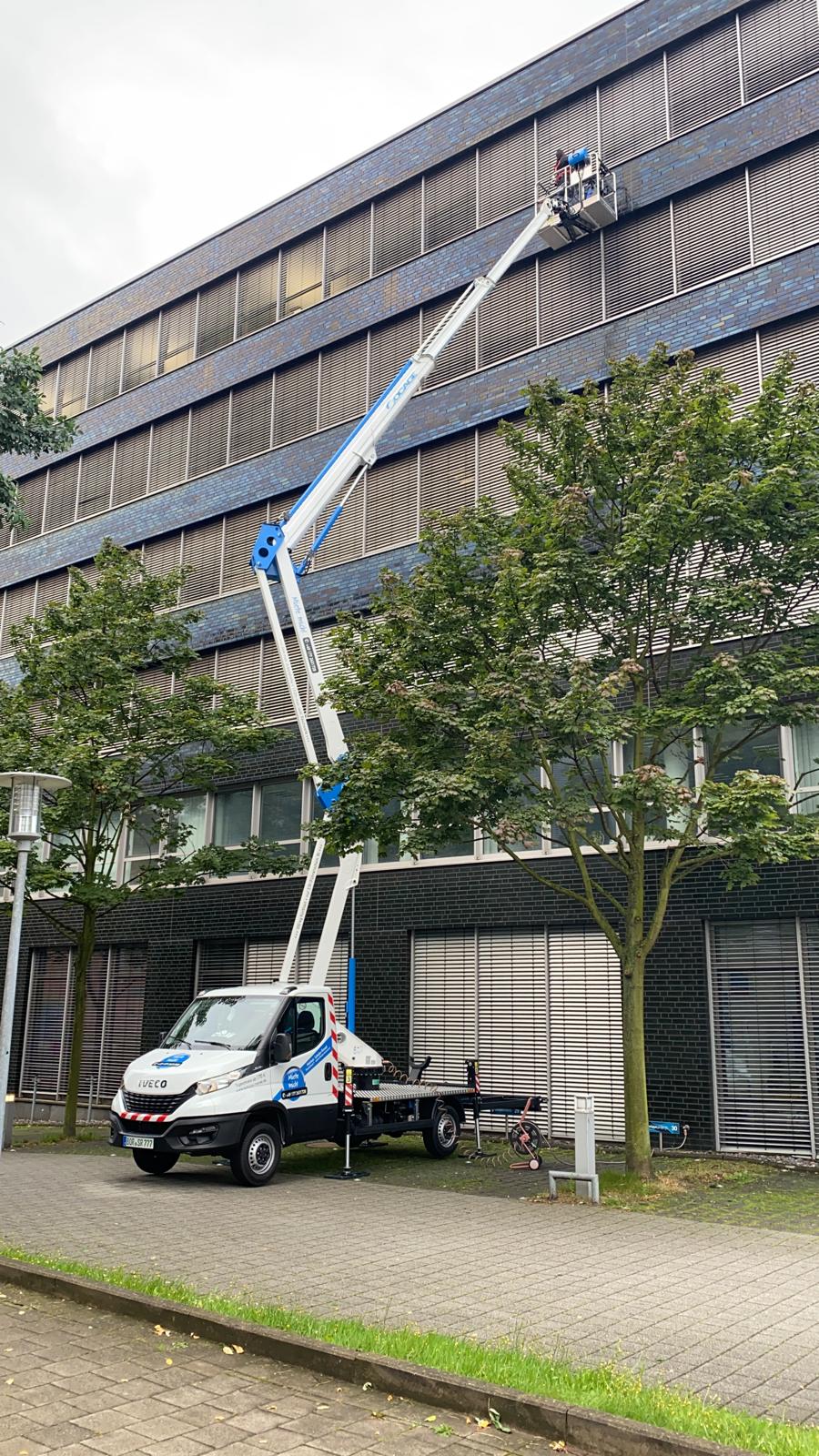 24m LKW-Gelenkarbeitsbühne mieten – Socage 24D Hubsteiger, nur 3,5t (Klasse B) – 3