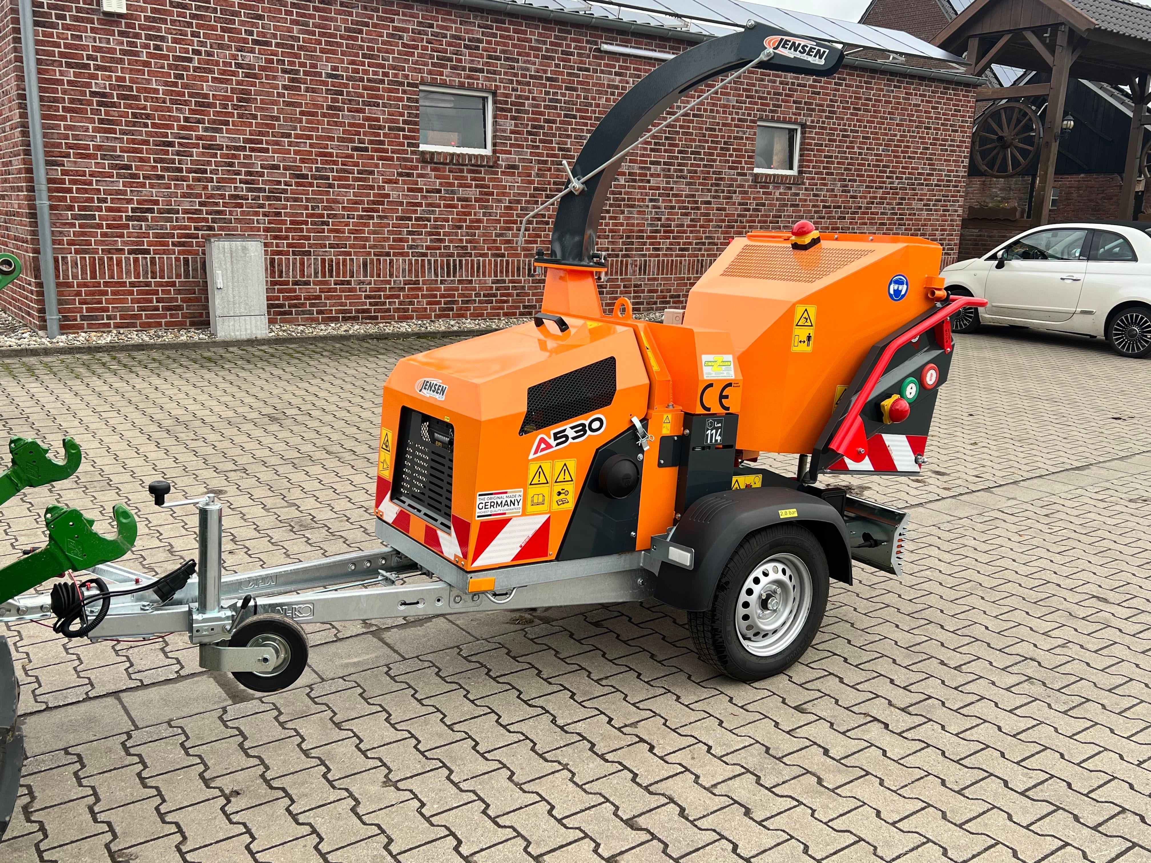 Holzhäcksler mieten – Jensen A530L Schredder bis 15cm, Führerschein Klasse B – 3