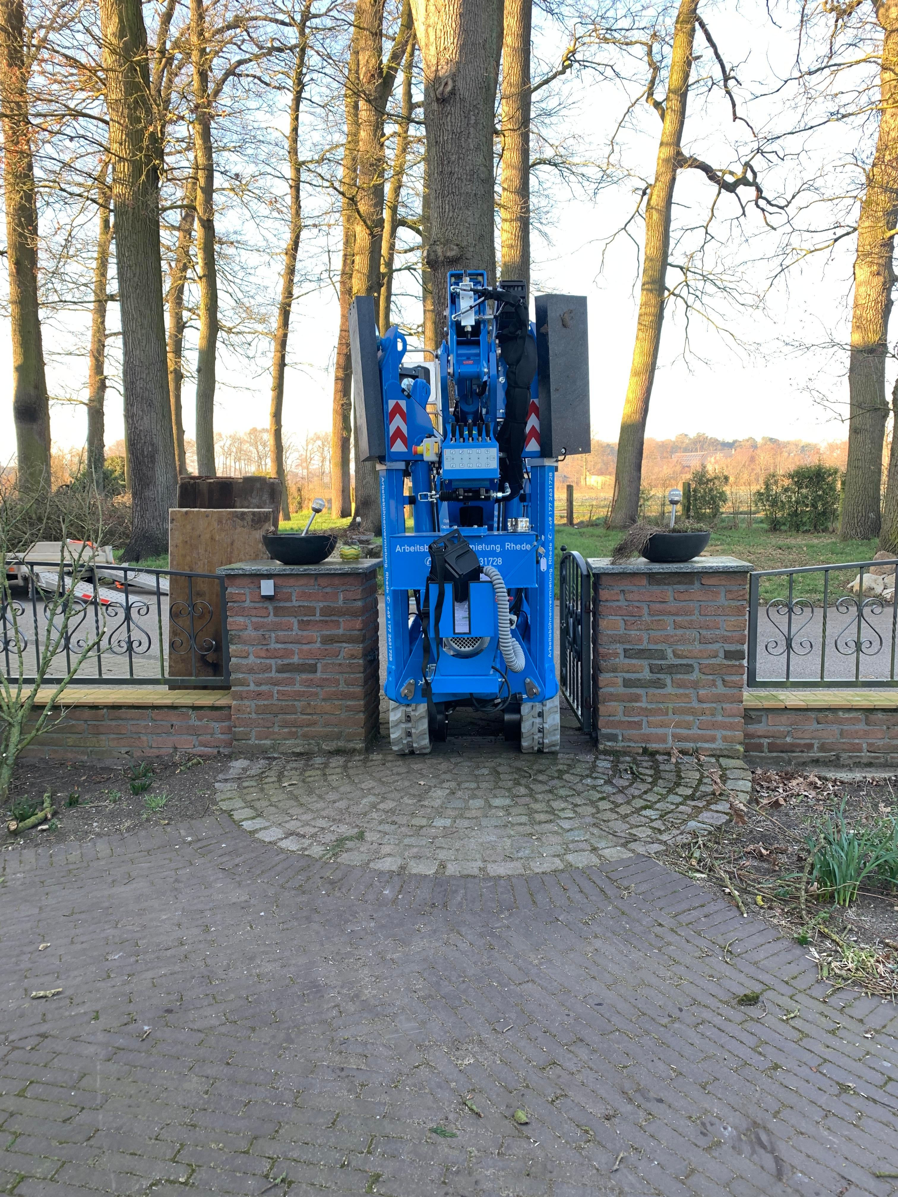 Raupenbühne mieten – 13m Kettenbühne CMC S13F Hubsteiger inkl. Anhänger – 4