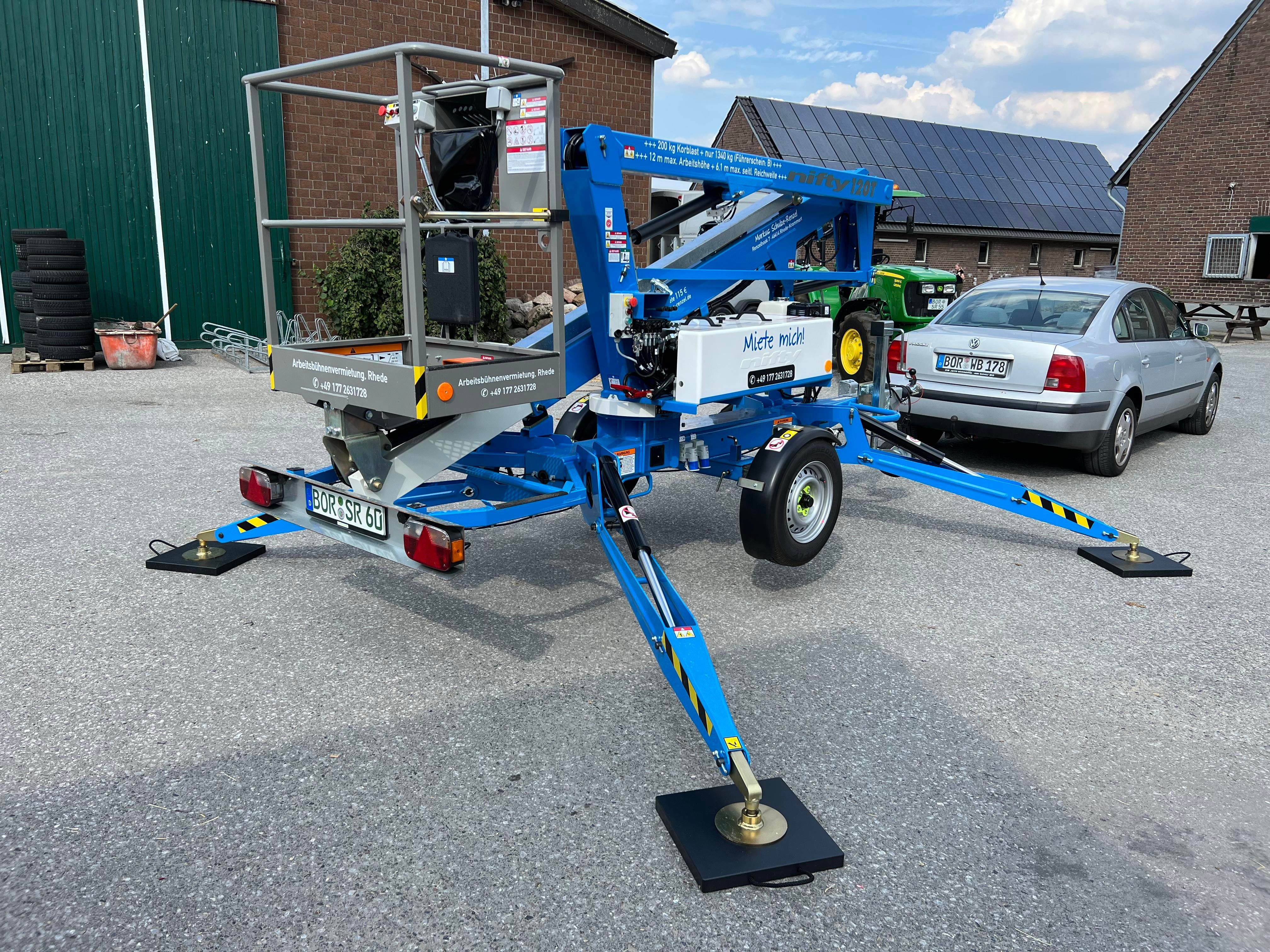 Anhängerbühne mieten – 12m Niftylift T120 Hubsteiger Teleskopbühne (Bj. 2022)