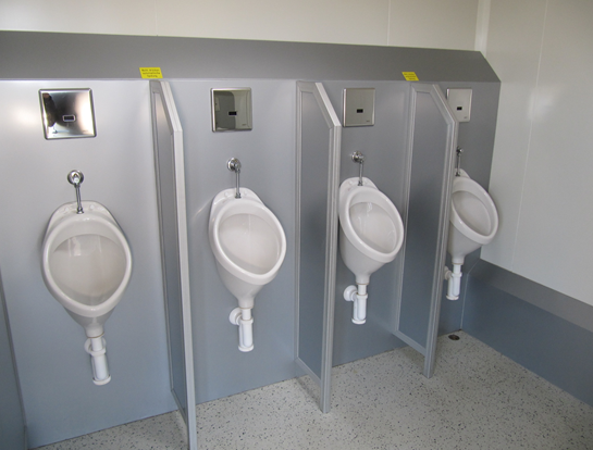 Exklusiv Toilettenwagen mieten | Event-WC mit Sensor-Armaturen & LED – 2