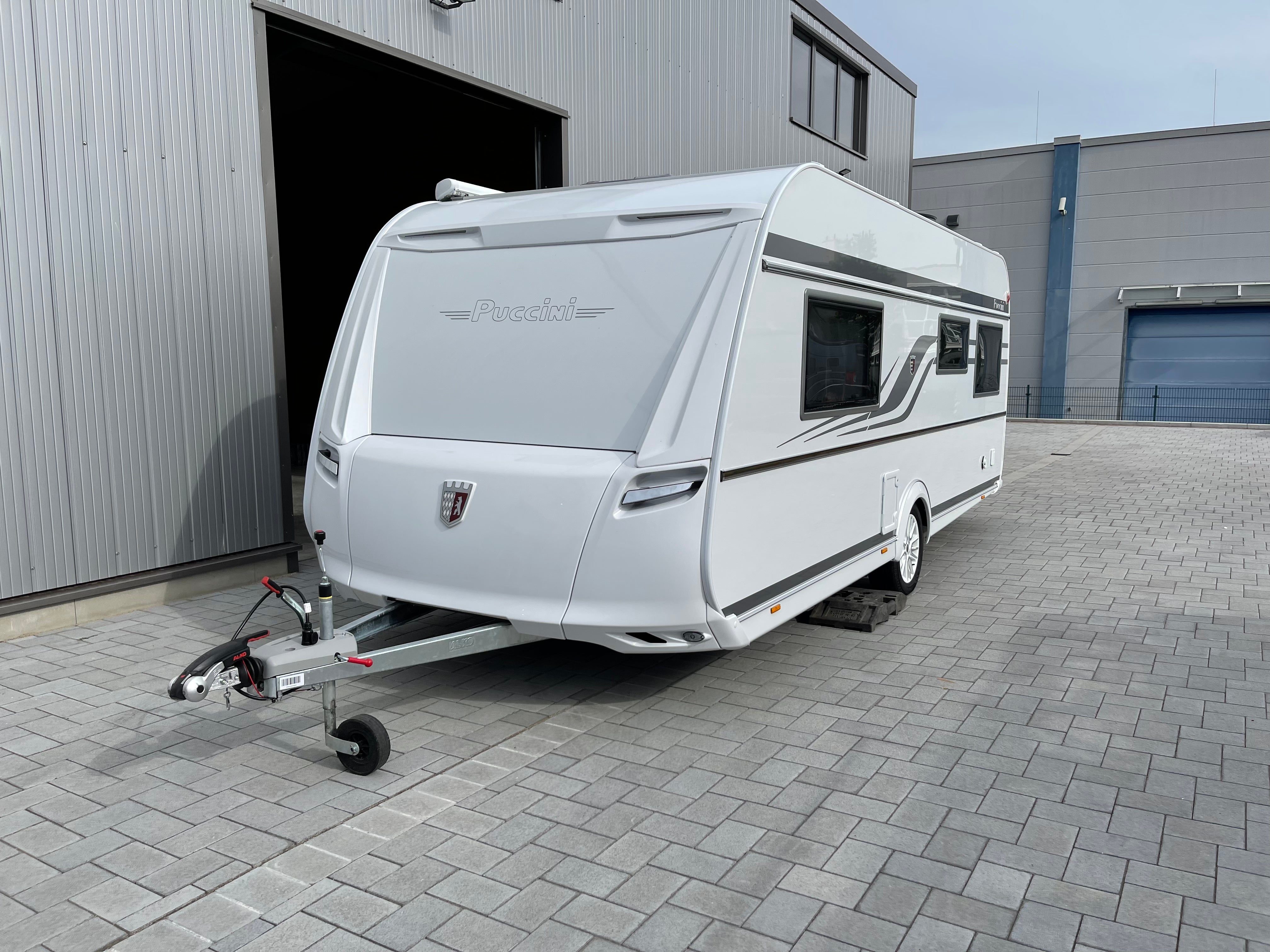 Wohnwagen mieten: Tabbert Puccini 550E – Mover, Klima, TV, Markise, 4–5 Schlafplätze – 2