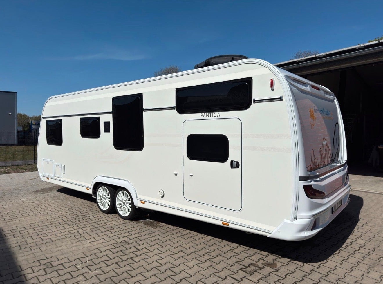Wohnwagen mieten: Tabbert Pantiga 655 DMK Neuwagen 2026 – Klima, SAT-TV, Mover, 6 Schlafplätze