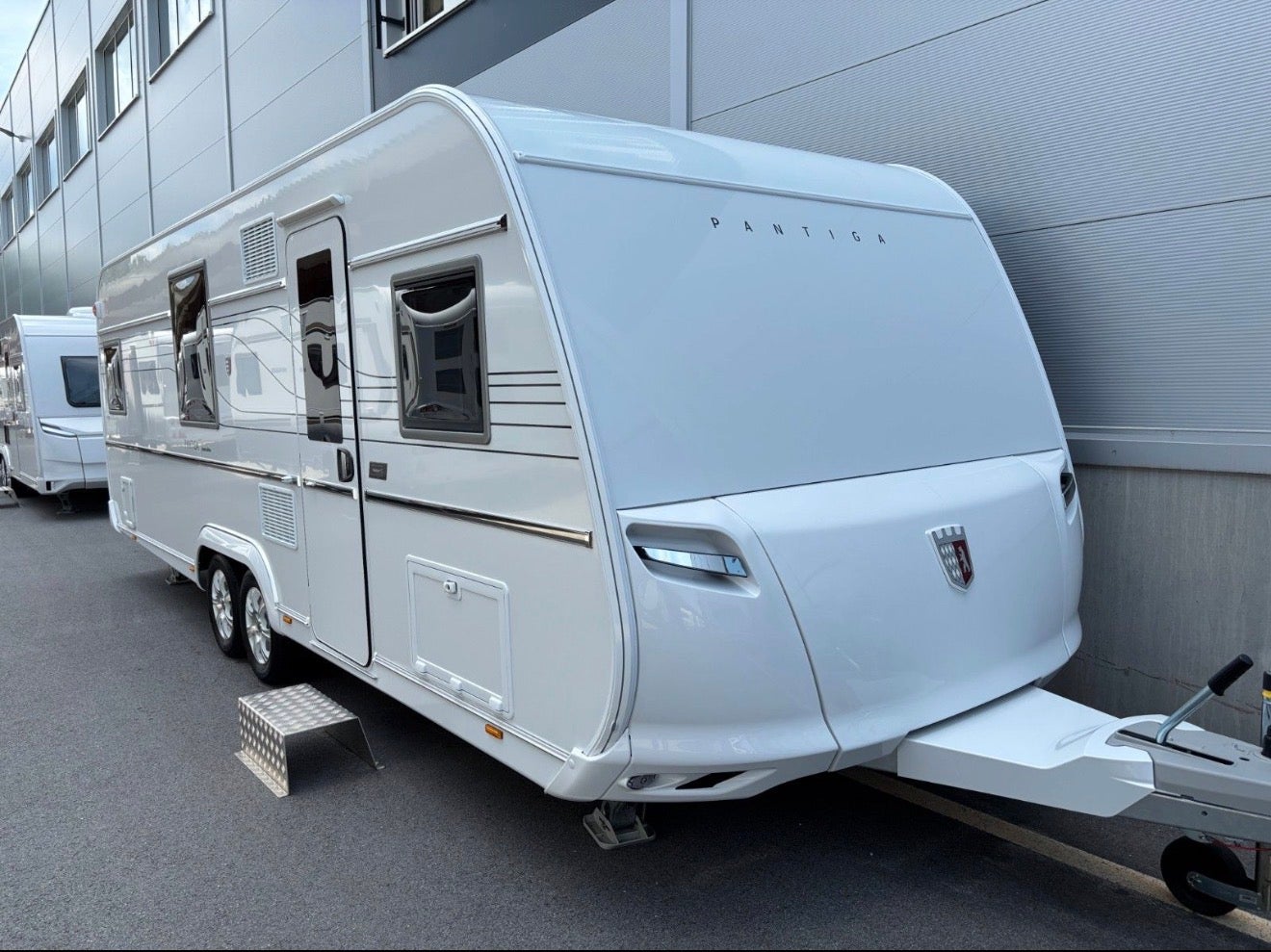 Wohnwagen mieten: Tabbert Pantiga 655 DMK Neuwagen 2026 – Klima, SAT-TV, Mover, 6 Schlafplätze – 3