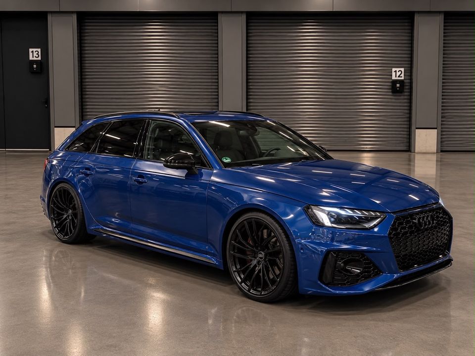 Audi RS4 mieten in Bochum – Sportwagen ab 199 € pro Tag, 250 km inklusive