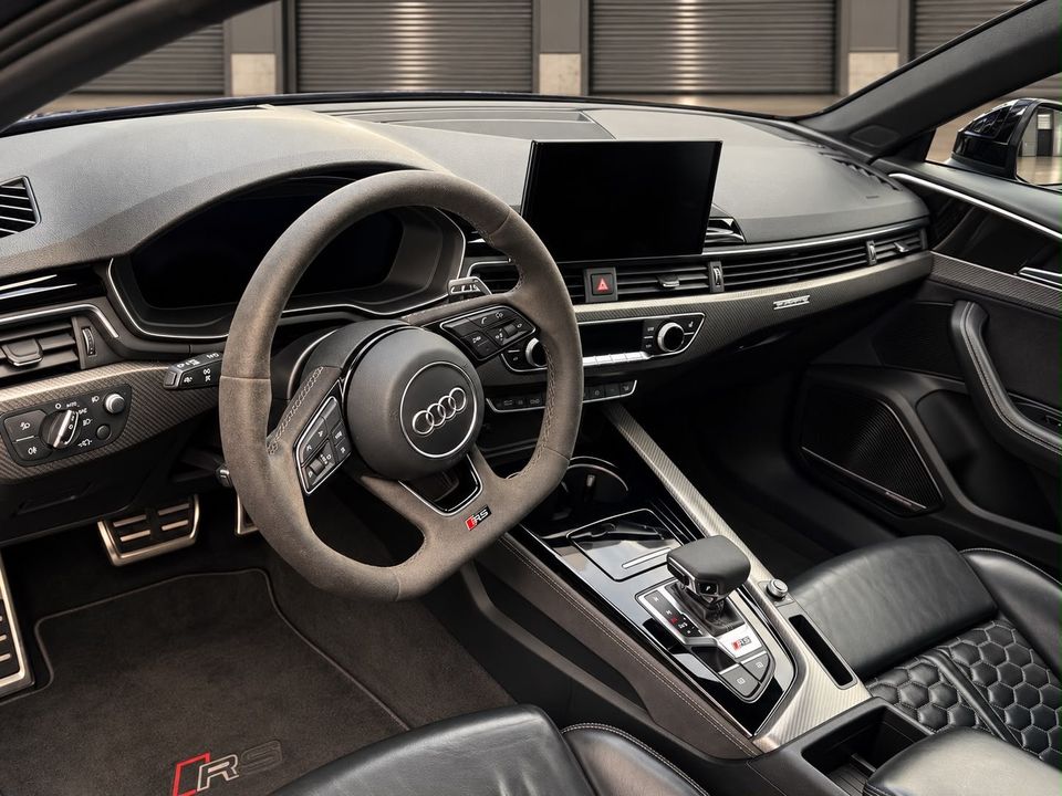 Audi RS4 mieten in Bochum – Sportwagen ab 199 € pro Tag, 250 km inklusive – 2
