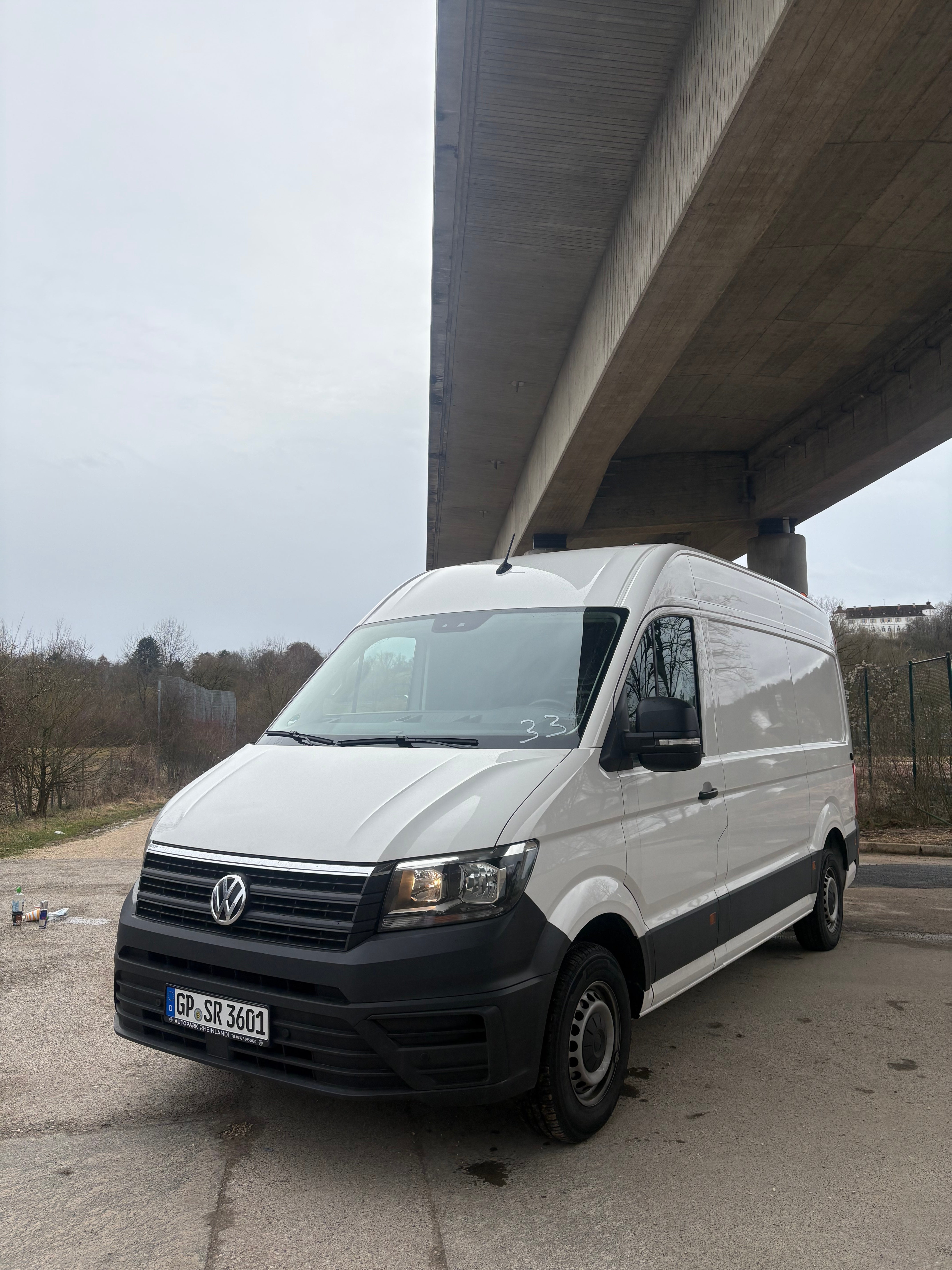 VW Crafter Transporter L2H2 mieten - großer Laderaum für Umzug & Möbeltransport