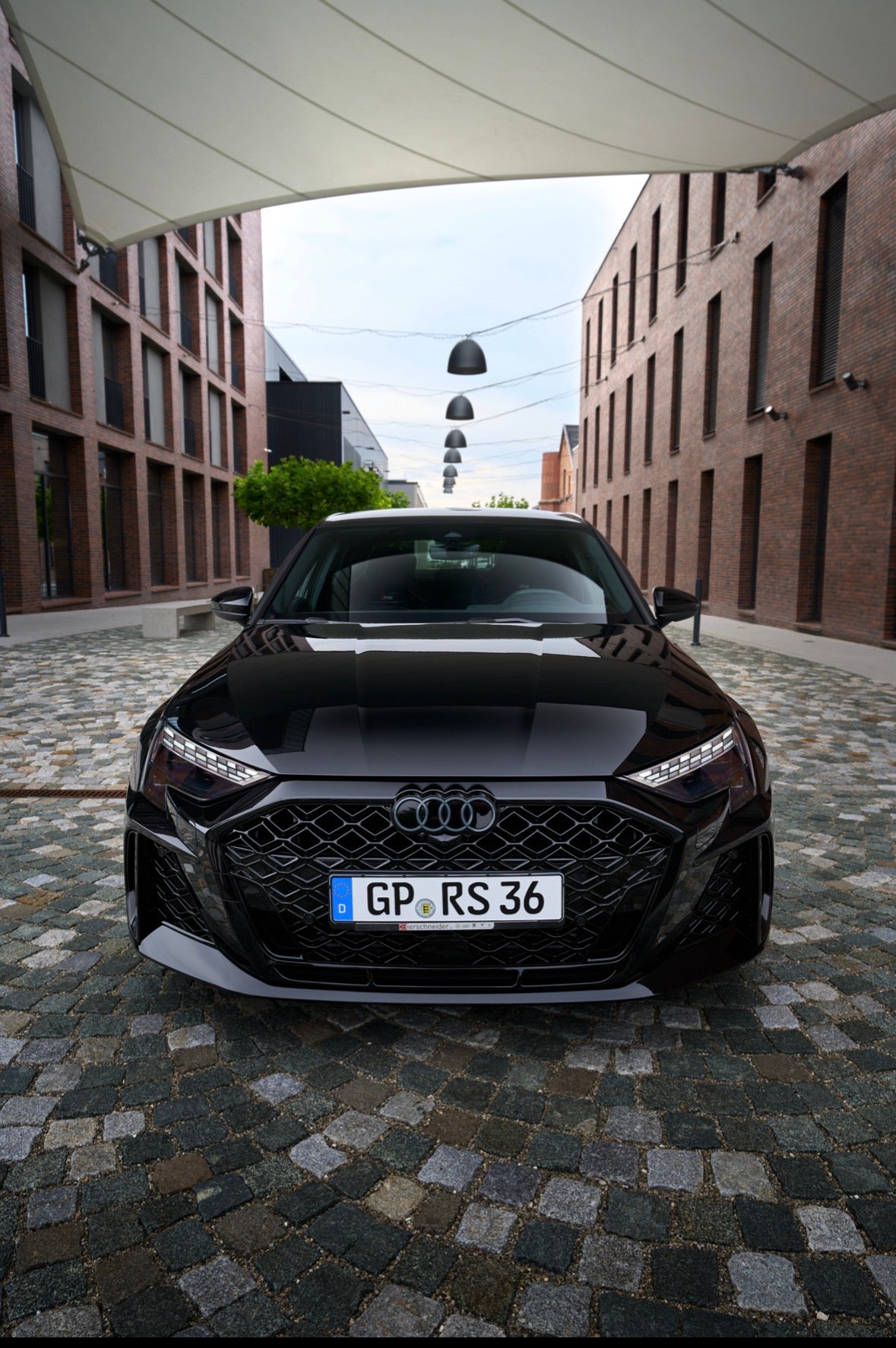 Audi RS3 8Y mieten - 2,5 TFSI Sportwagen leihen | 0-100 in 3,8 s – 2