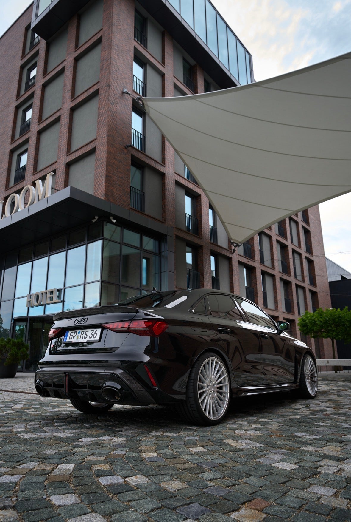 Audi RS3 8Y mieten - 2,5 TFSI Sportwagen leihen | 0-100 in 3,8 s – 3