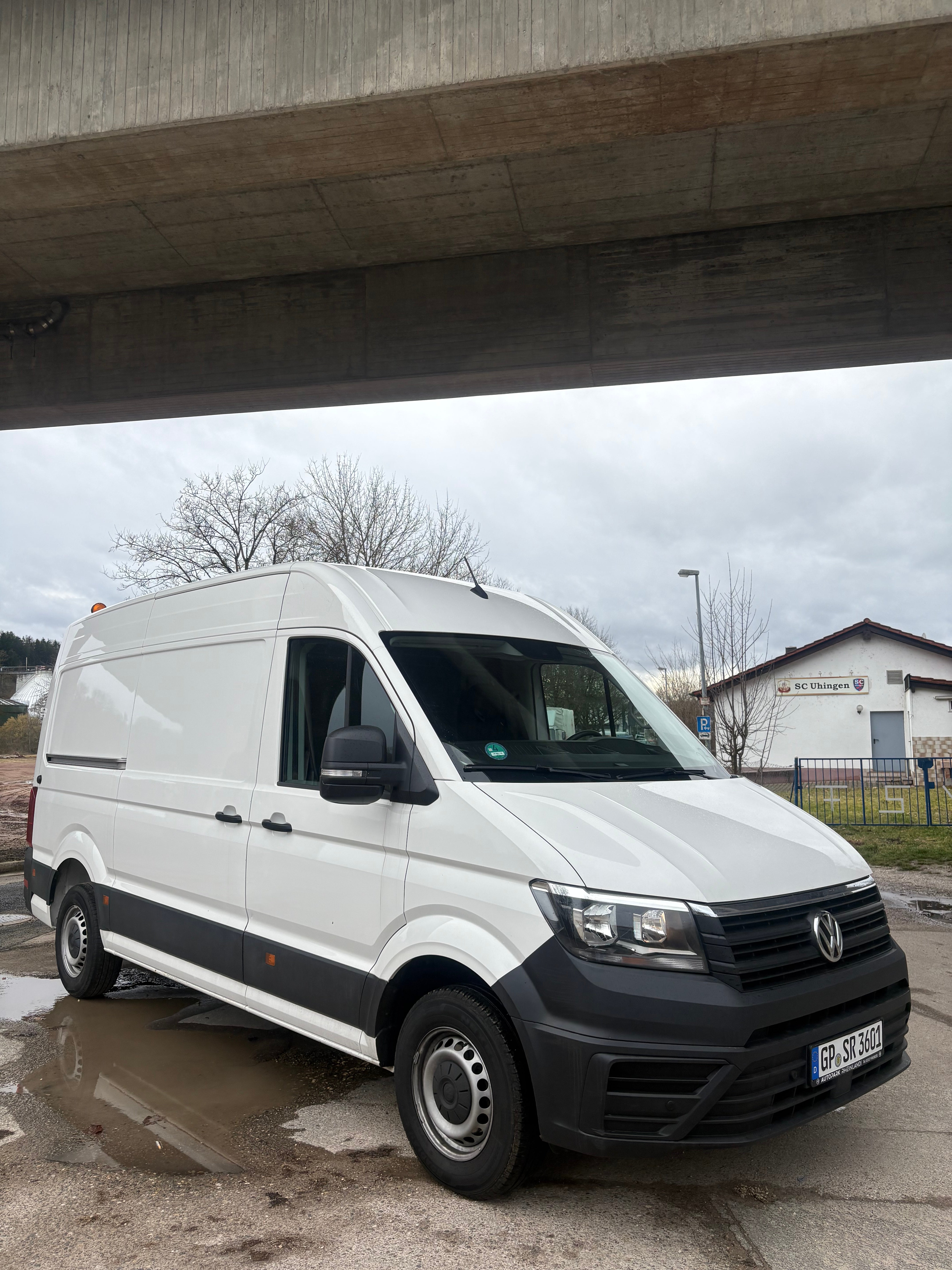 VW Crafter Transporter L2H2 mieten - großer Laderaum für Umzug & Möbeltransport – 2
