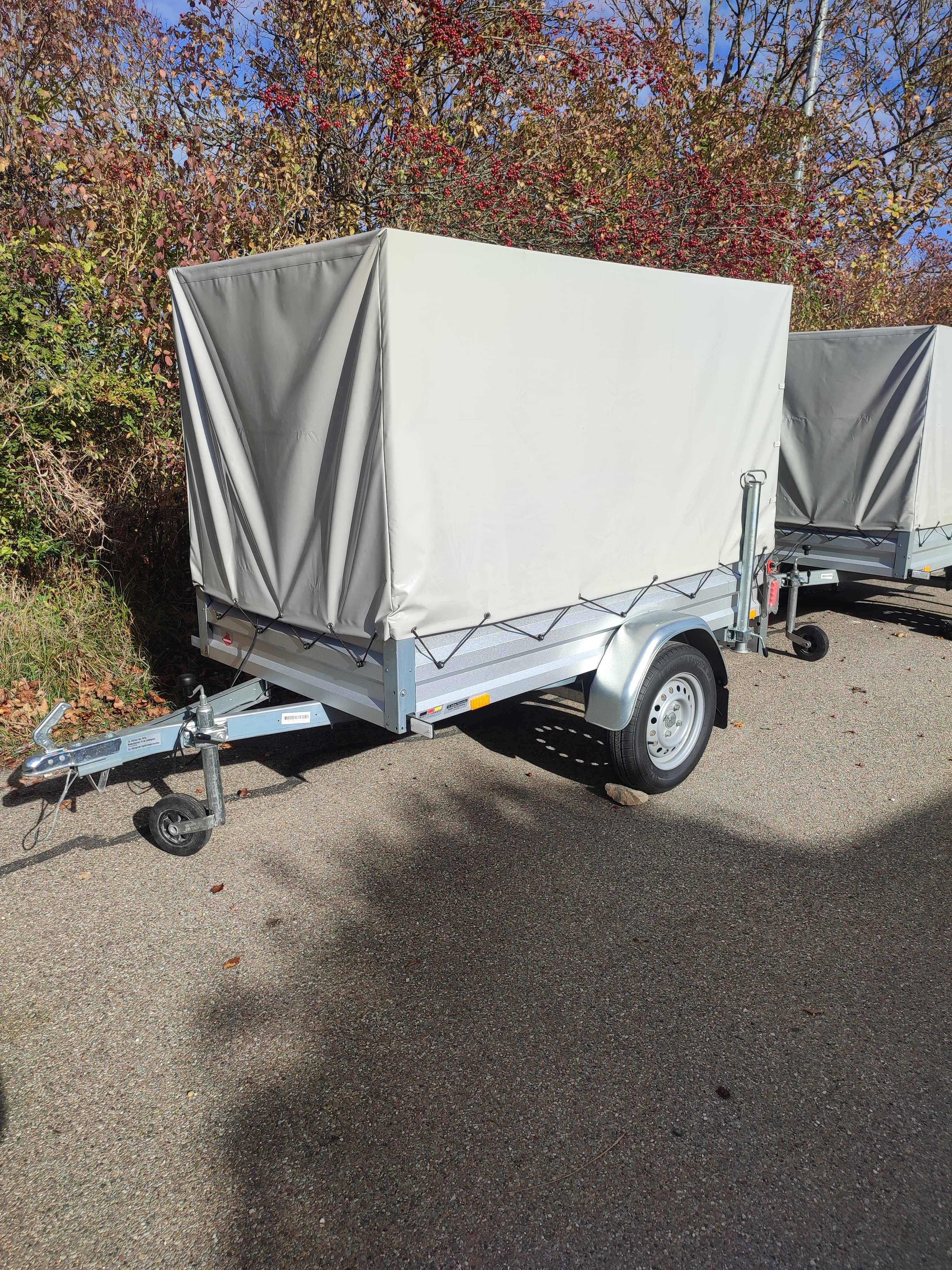 Anhänger 750 kg mieten – fahrbar mit B-Führerschein, 210 lang