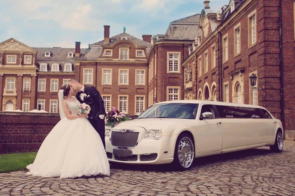 Stretchlimousine Chrysler 300C in Bentley-Optik mieten - einzigartig
