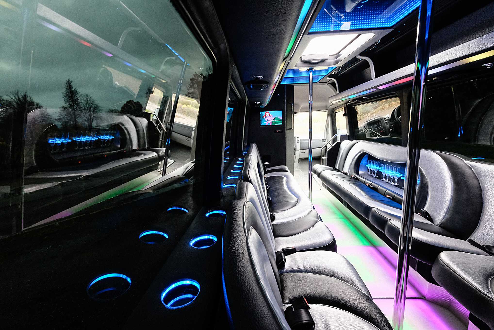 Partybus mieten bis 16 Personen - Clublounge-Ausstattung für Events – 4