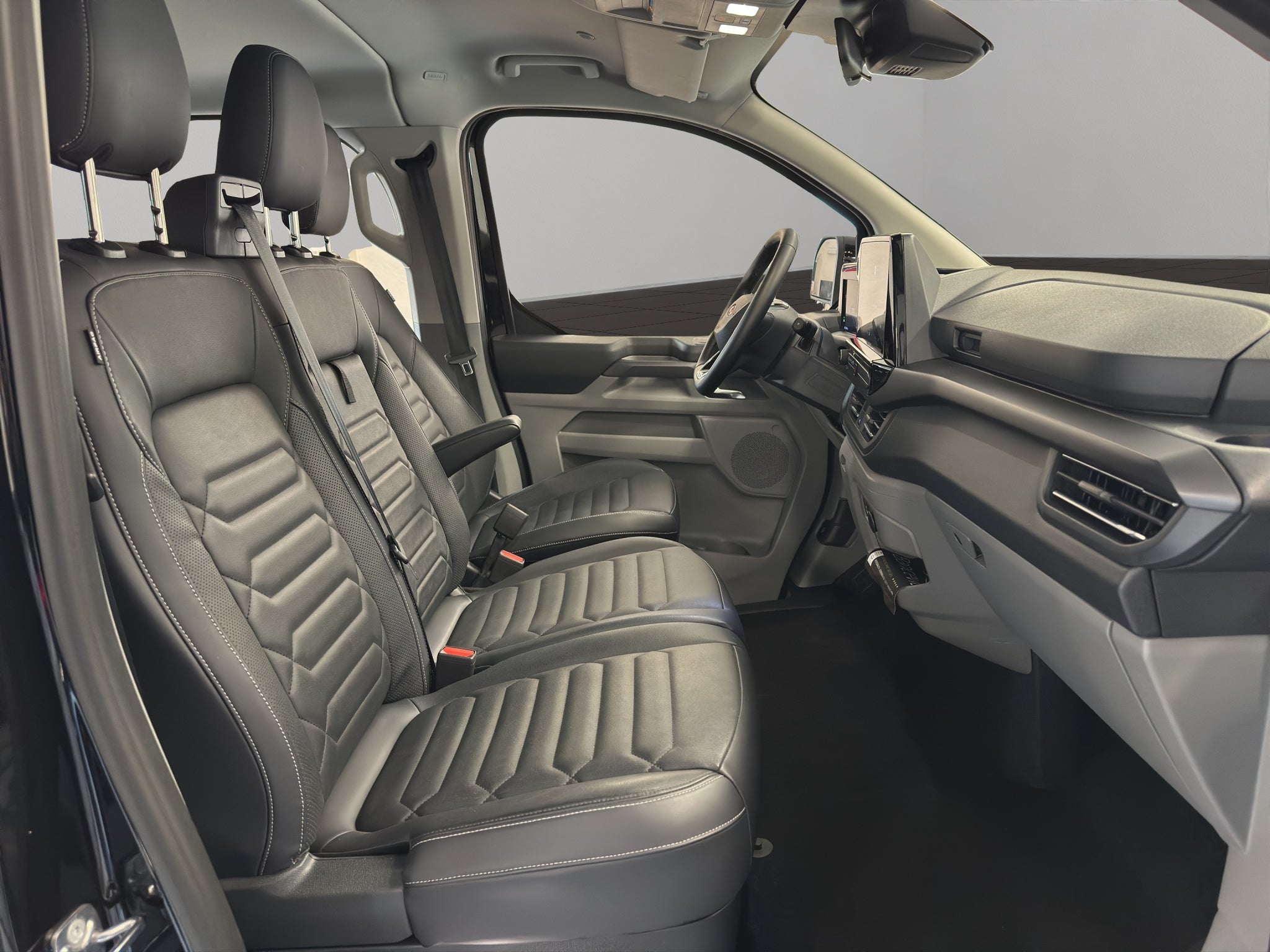 Ford Tourneo Custom Titanium 9-Sitzer mieten – Automatik, Modell 2025 – 3