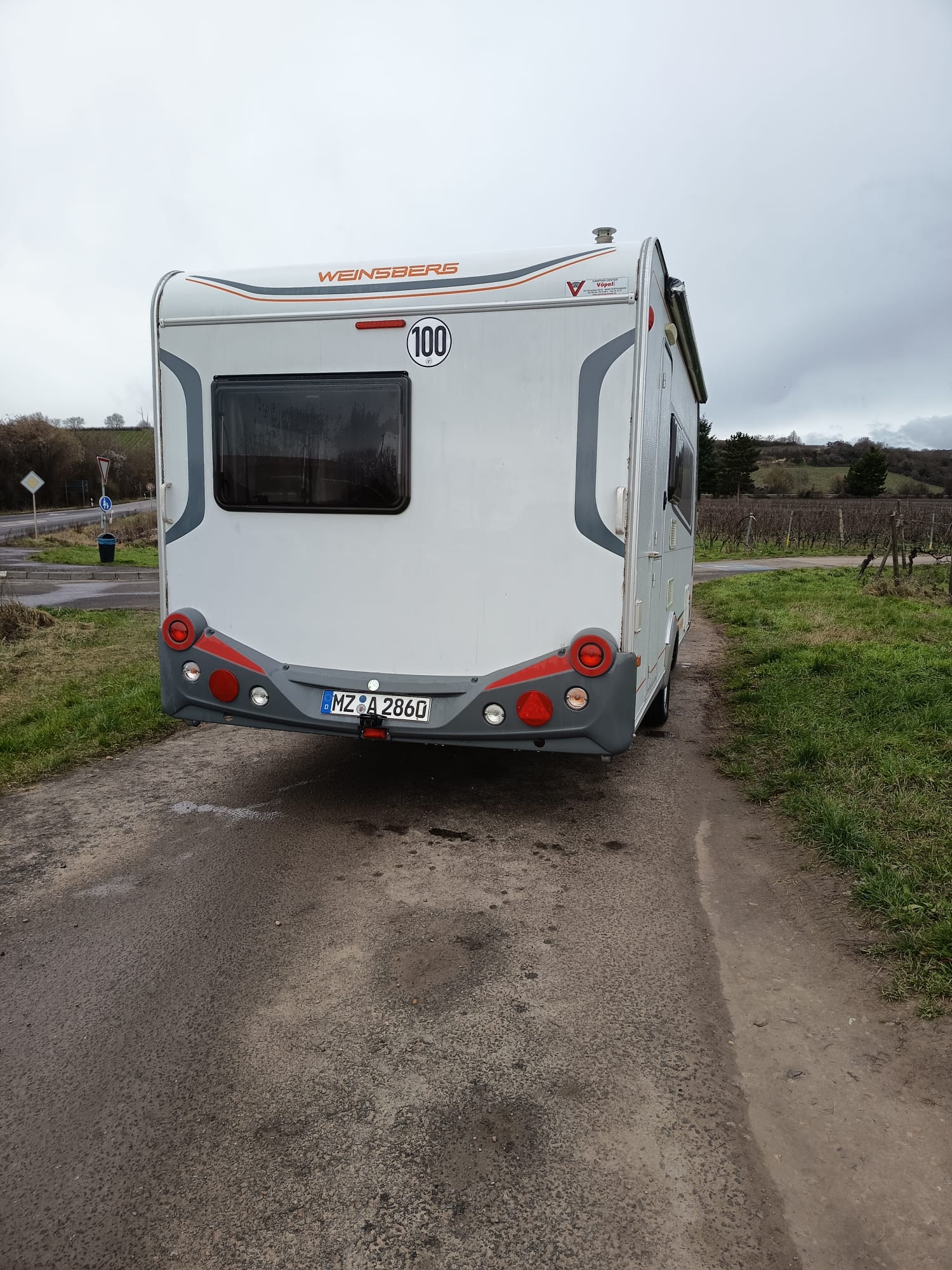 Wohnwagen mieten – Weinsberg CaraOne 440 FD mit Festbett & Mover für 2-3 Personen – 4