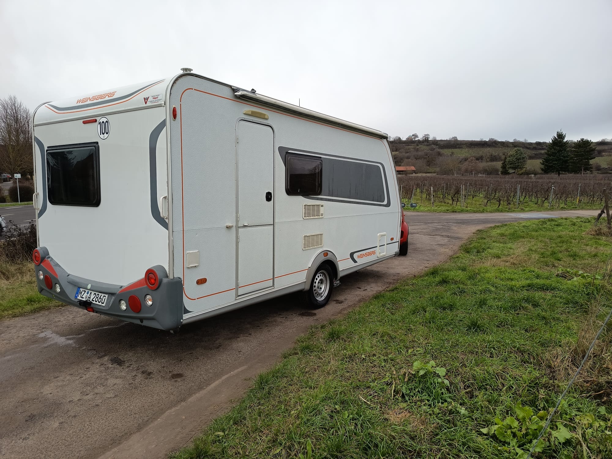 Wohnwagen mieten – Weinsberg CaraOne 440 FD mit Festbett & Mover für 2-3 Personen – 3