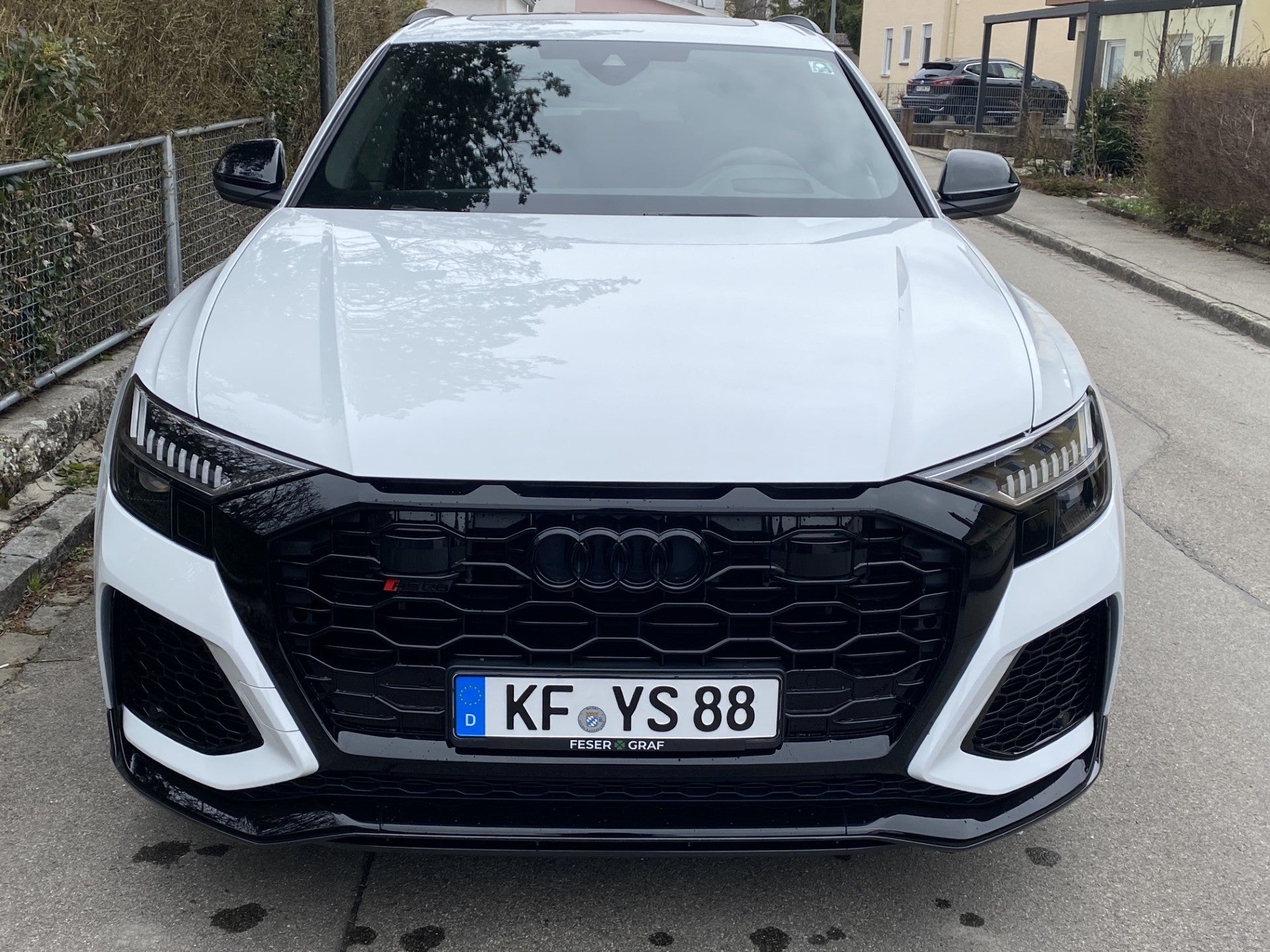 Audi RS Q8 mieten - 600 PS V8-Biturbo Power-SUV - Hochzeitsauto & Luxus-SUV leihen