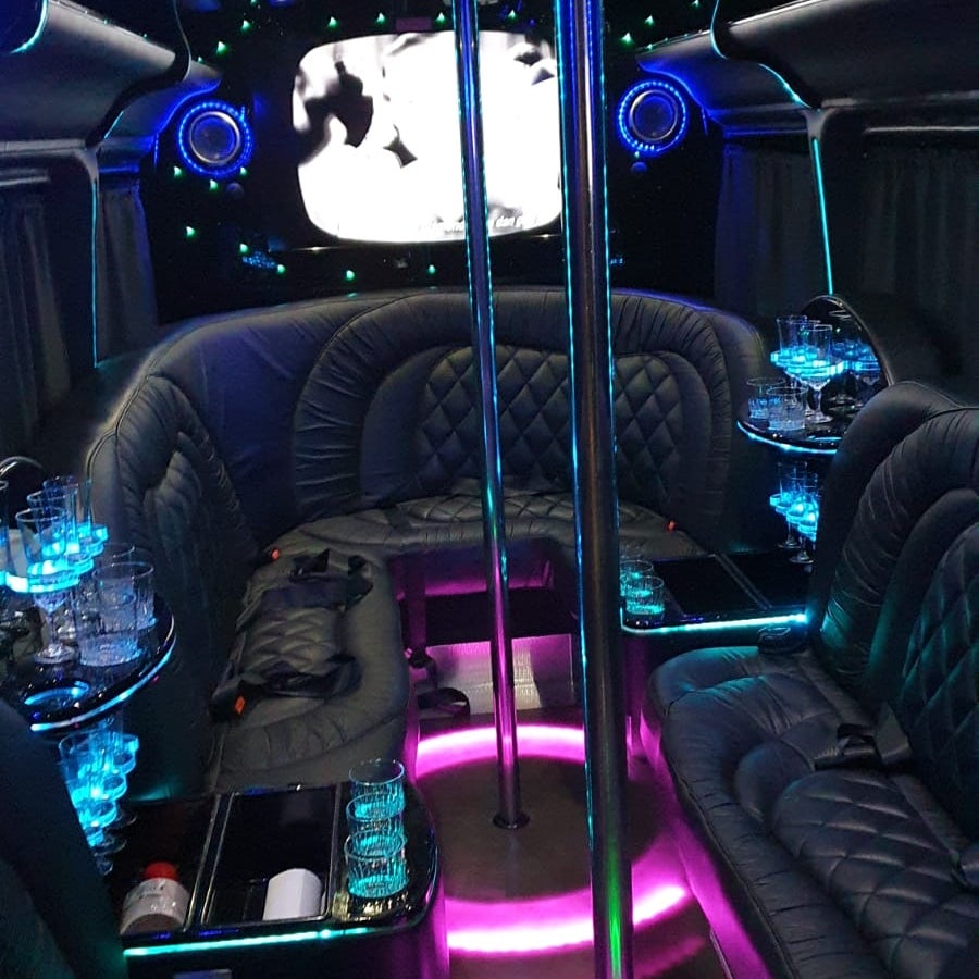 Partybus mieten - Mercedes Sprinter mit Lounge & Soundsystem (bis 13 Sitzplätze) – 2