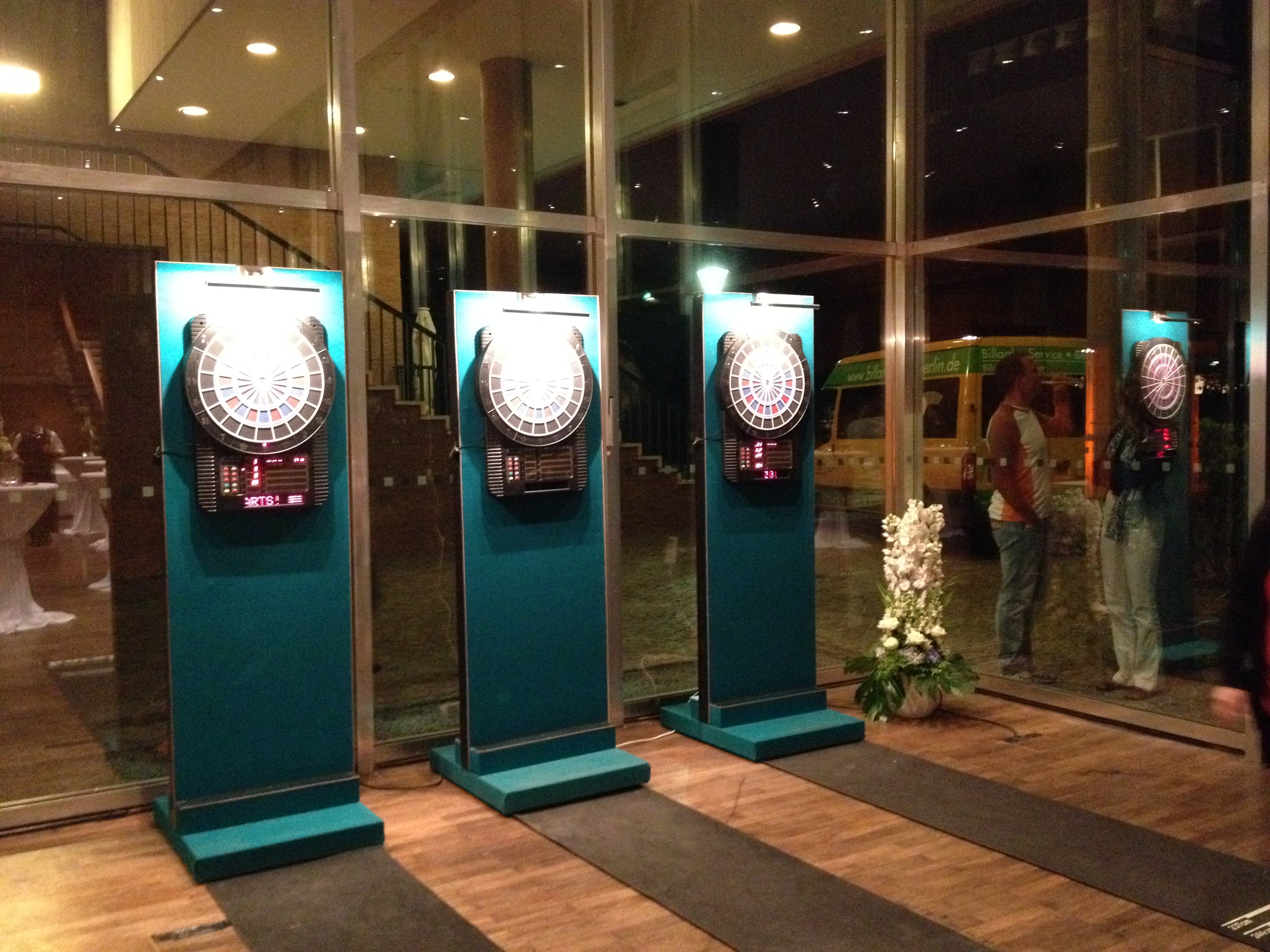 Dartautomat mieten – beleuchteter Softdart inkl. Dartmatte, Pfeilen & Ersatzspitzen – 2