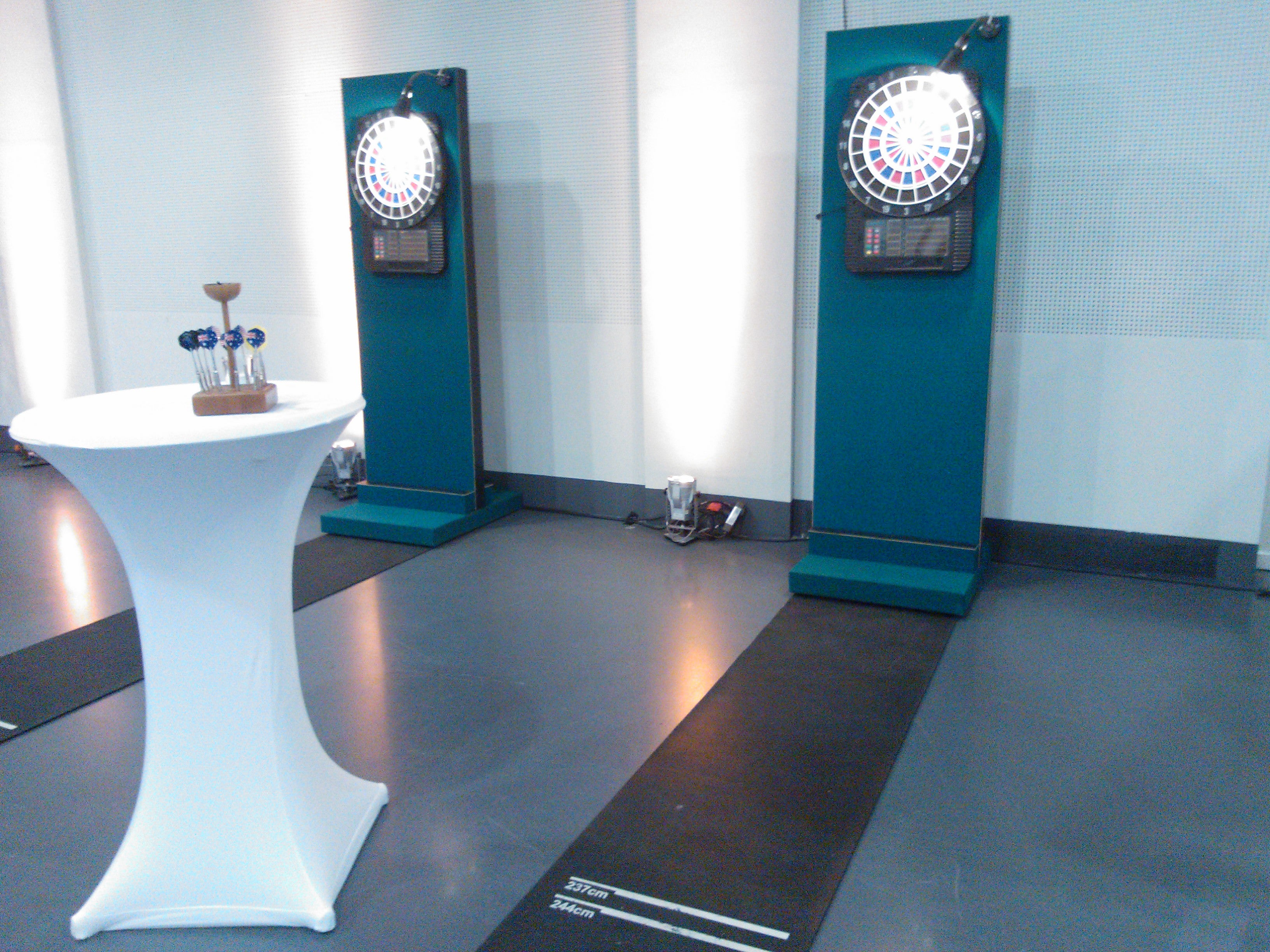 Dartautomat mieten – beleuchteter Softdart inkl. Dartmatte, Pfeilen & Ersatzspitzen – 3