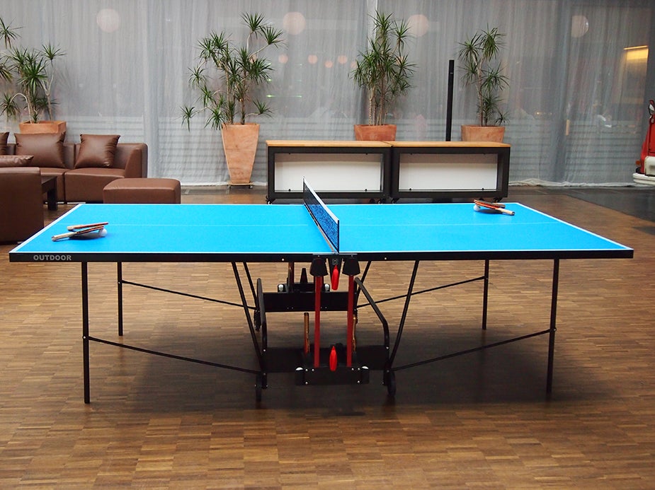 Tischtennisplatte mieten – mobile, klappbare TT-Platte inkl. Kellen, Bälle & Netz – 3