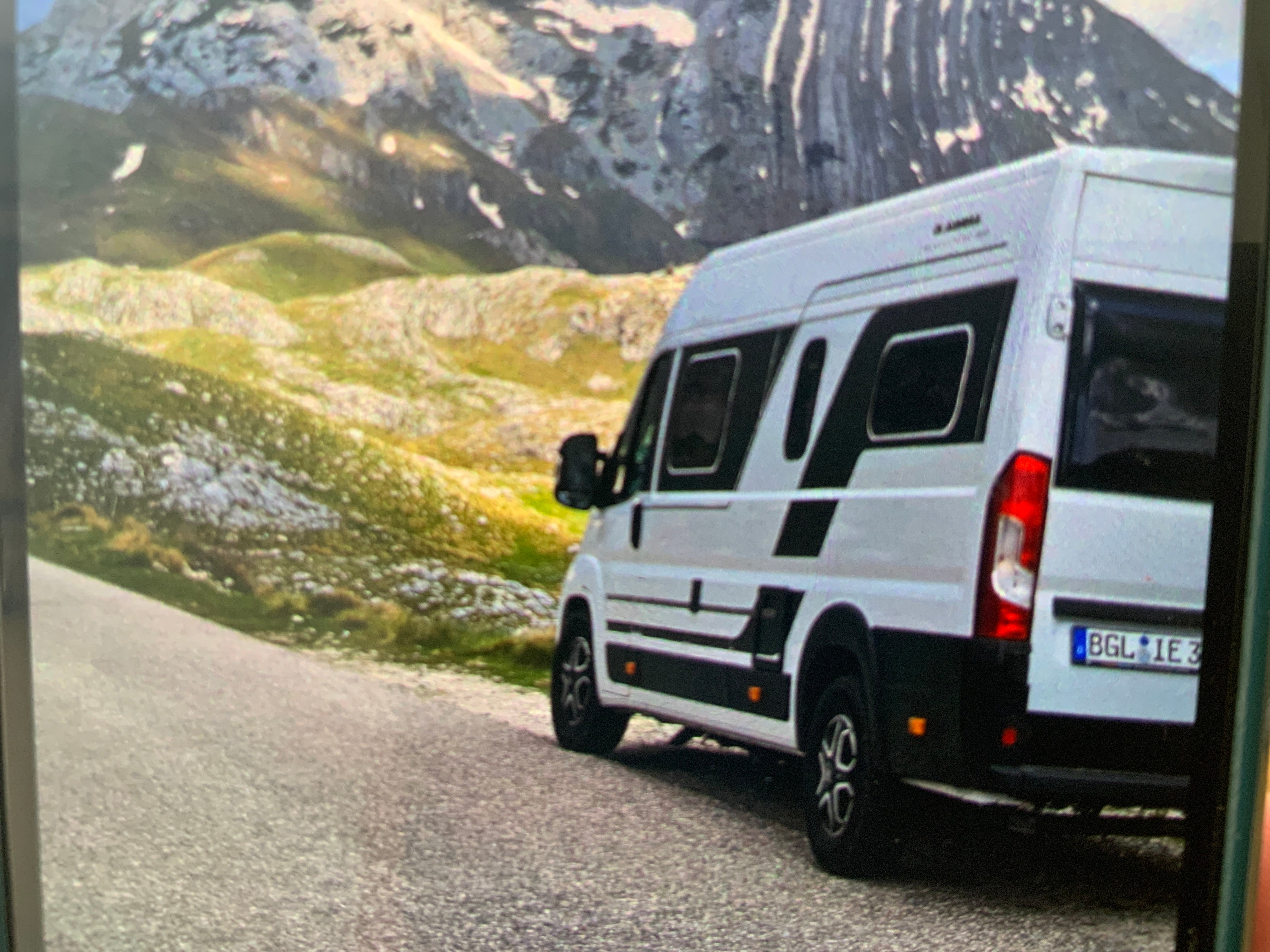 Adria Twin Supreme 640 SGX Camper Van mieten - voll ausgestattet, reisefertig – 3