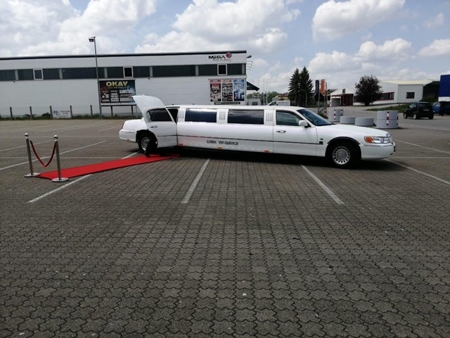 Stretchlimousine mit Chauffeur mieten - Limousinenservice fuer Donaueschingen, VS, Tuttlingen & Region – 2