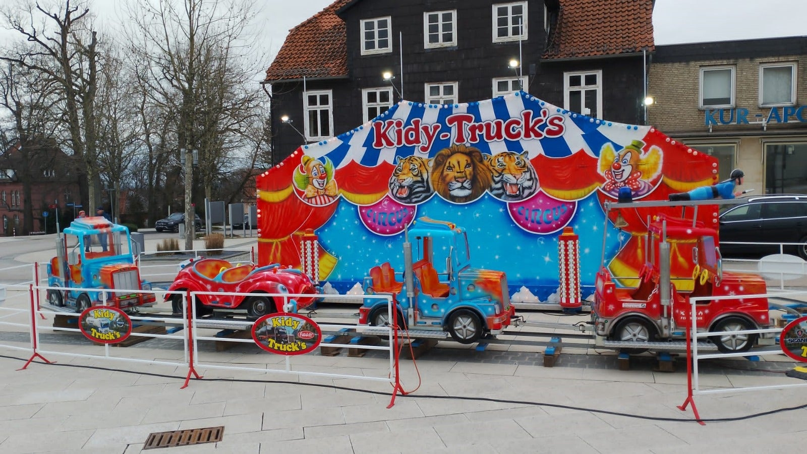 Kinderkarussell Kidy-Trucks mieten - Schienenbahn mit Circus-Welt für 16 Kinder – 2