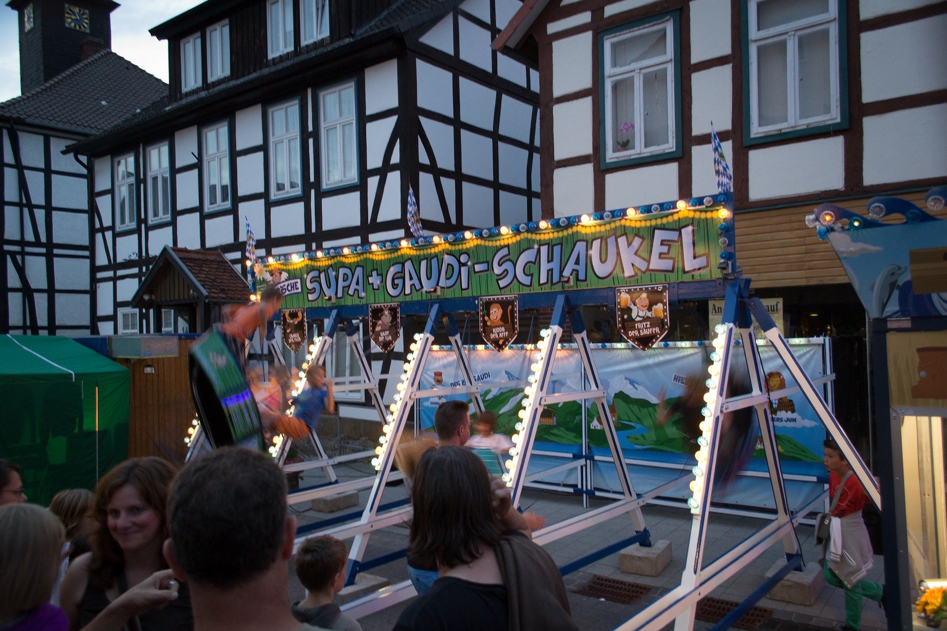 Kinder-Schiffschaukel mieten - Nostalgie-Holzschaukel Supa-Gaudi, TÜV-geprüft – 4