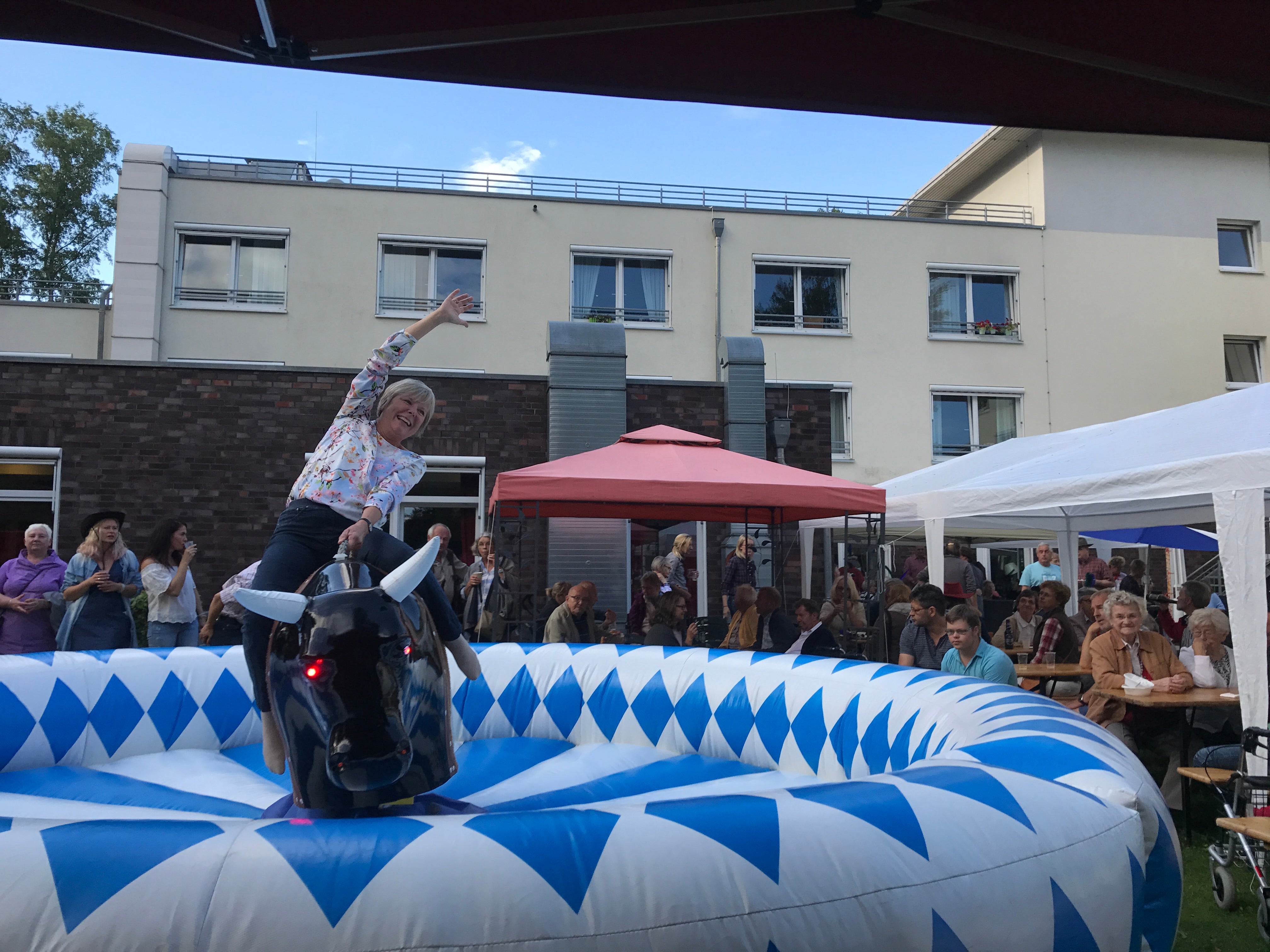 Bullriding mieten - Bayern-Rodeo mit 60+ echten Reitbewegungen, TÜV-geprüft – 3