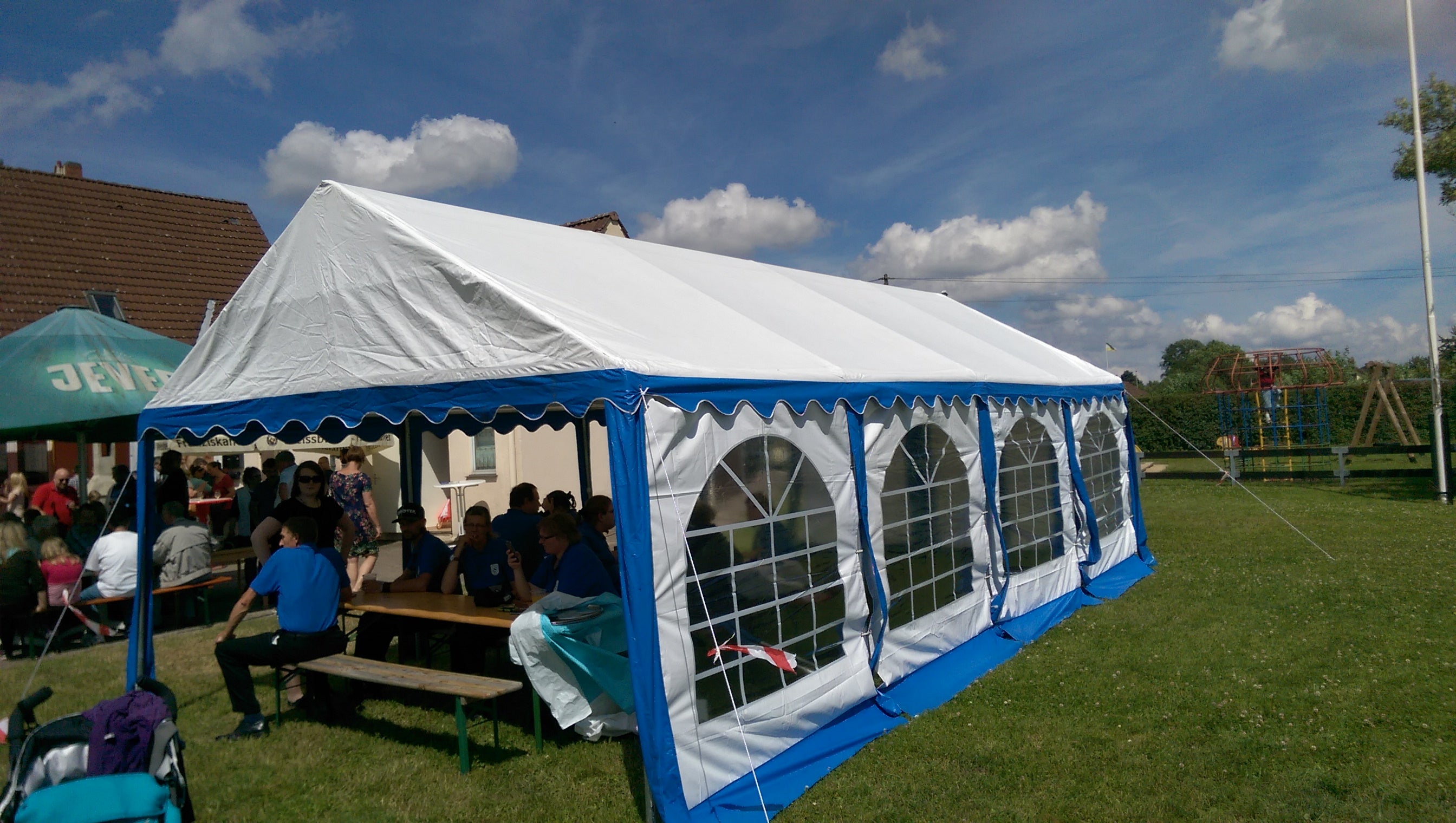 Partyzelt mieten - Festzelt 8x4 m / 8x5 m für bis zu 75 Personen, inkl. Zubehör – 4