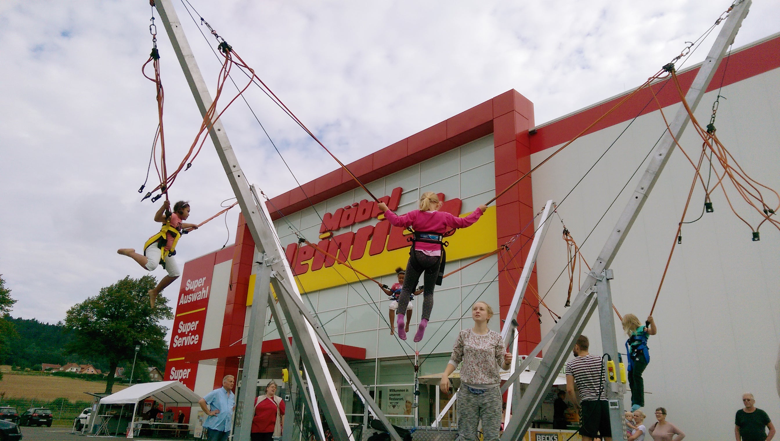 4er Bungee-Trampolin mieten - Skyline Jumper, 6 m hoch, bis 100 kg, mit LED