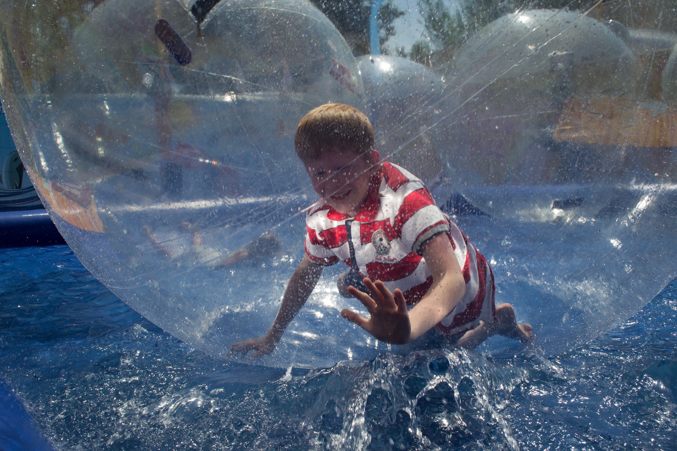 XXL Aqua Balls mieten - Aqua Zorbing Wasserball-Arena inkl. Pool 8,5 x 7 m