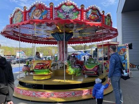 Kinderkarussell mieten - Nostalgie-Märchenkarussell Kindertraum, 22 Sitzplätze