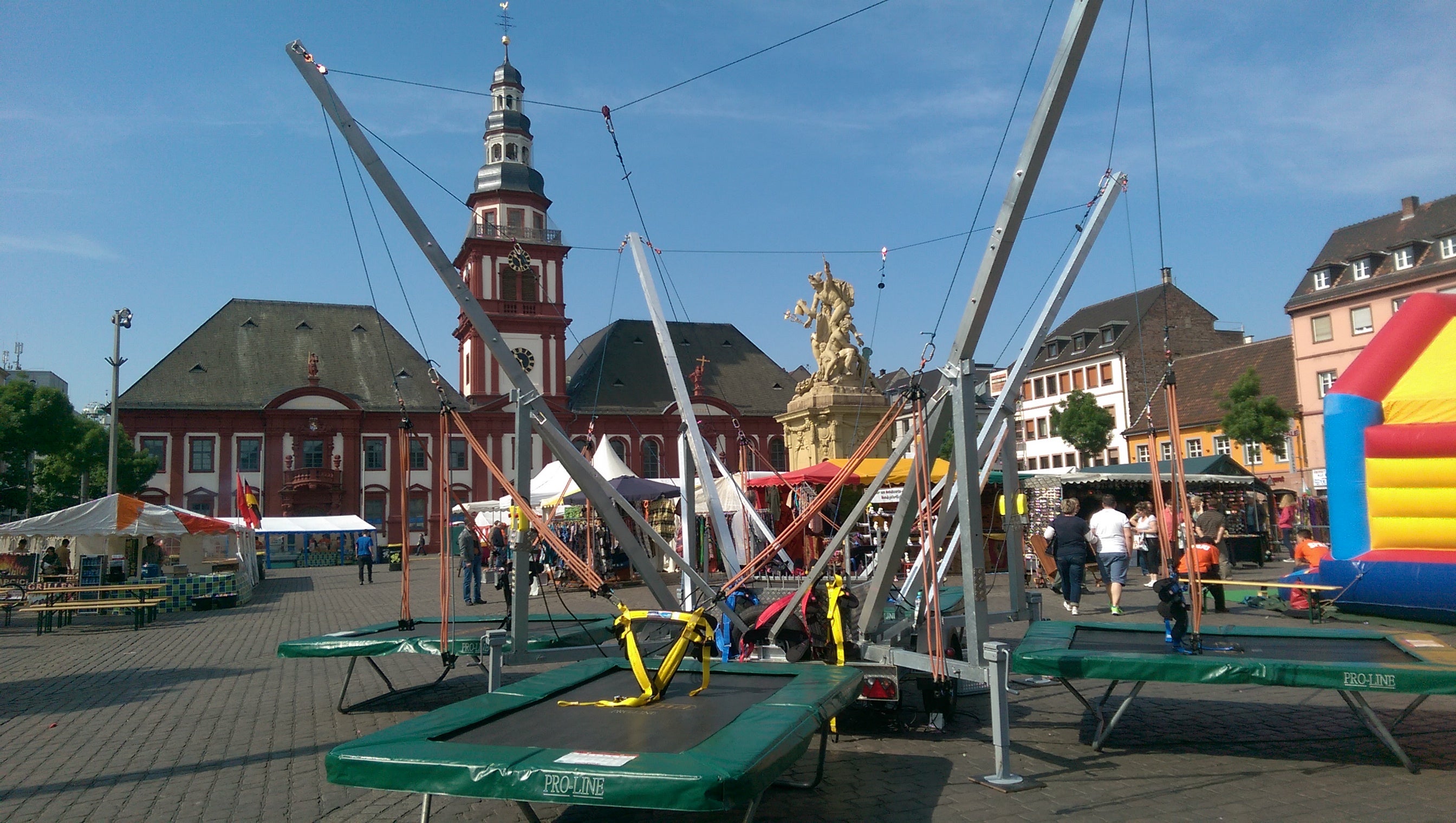 4er Bungee-Trampolin mieten - Skyline Jumper, 6 m hoch, bis 100 kg, mit LED – 4