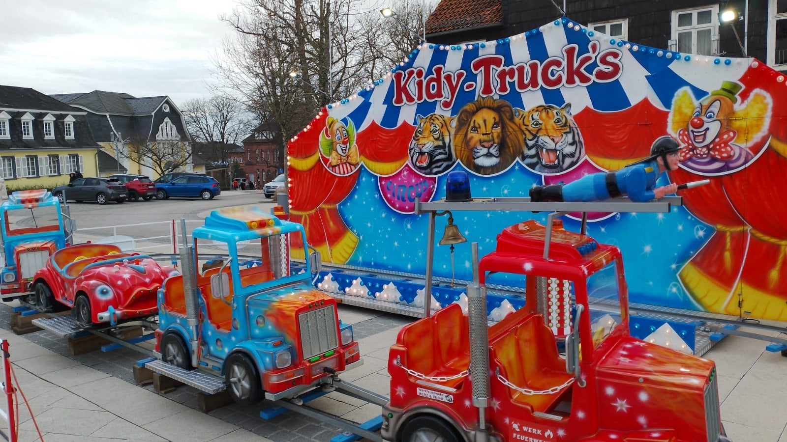 Kinderkarussell Kidy-Trucks mieten - Schienenbahn mit Circus-Welt für 16 Kinder