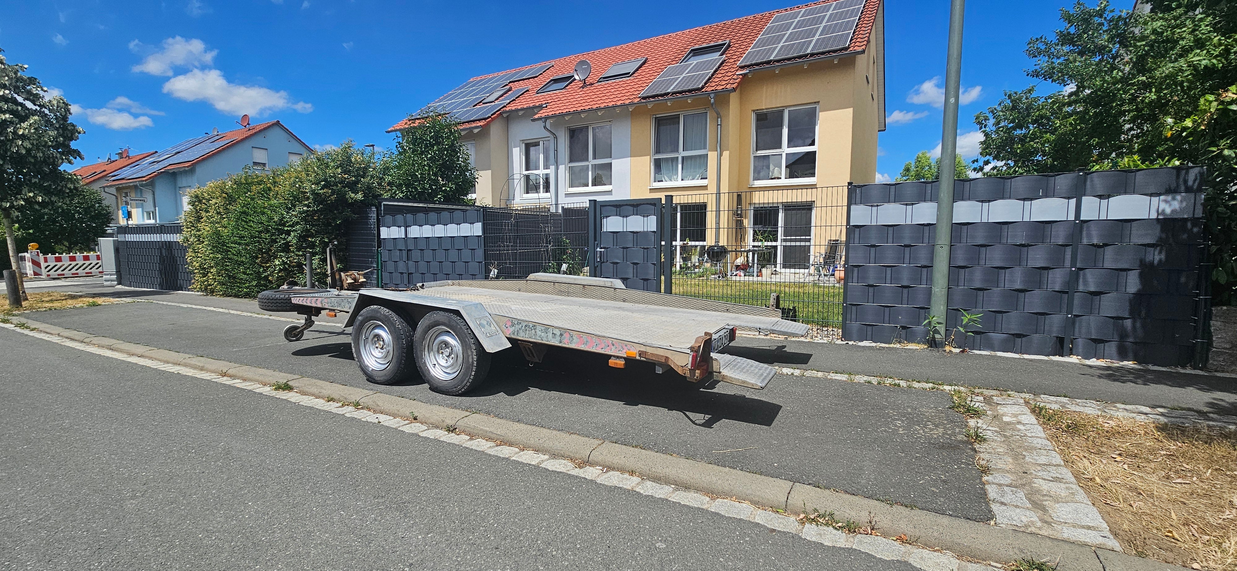 PKW-Transportanhänger mieten – Zweiachser, Nutzlast bis 2,5 Tonnen – 3