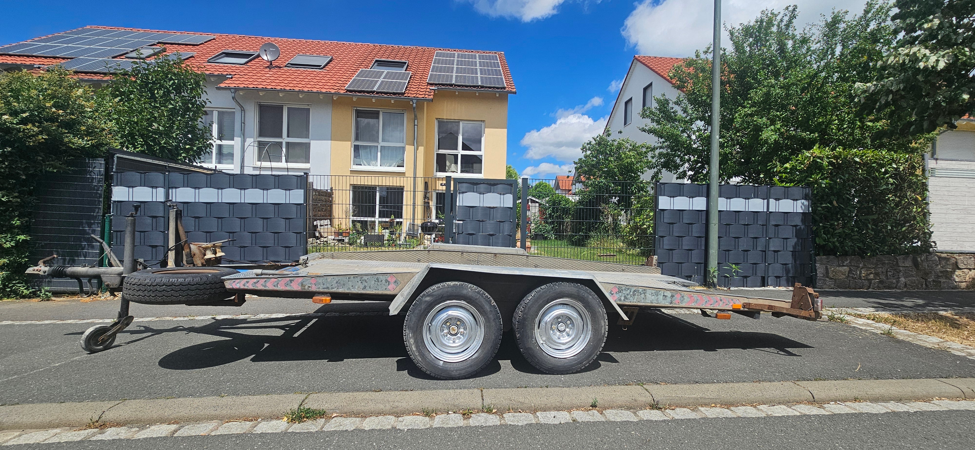 PKW-Transportanhänger mieten – Zweiachser, Nutzlast bis 2,5 Tonnen