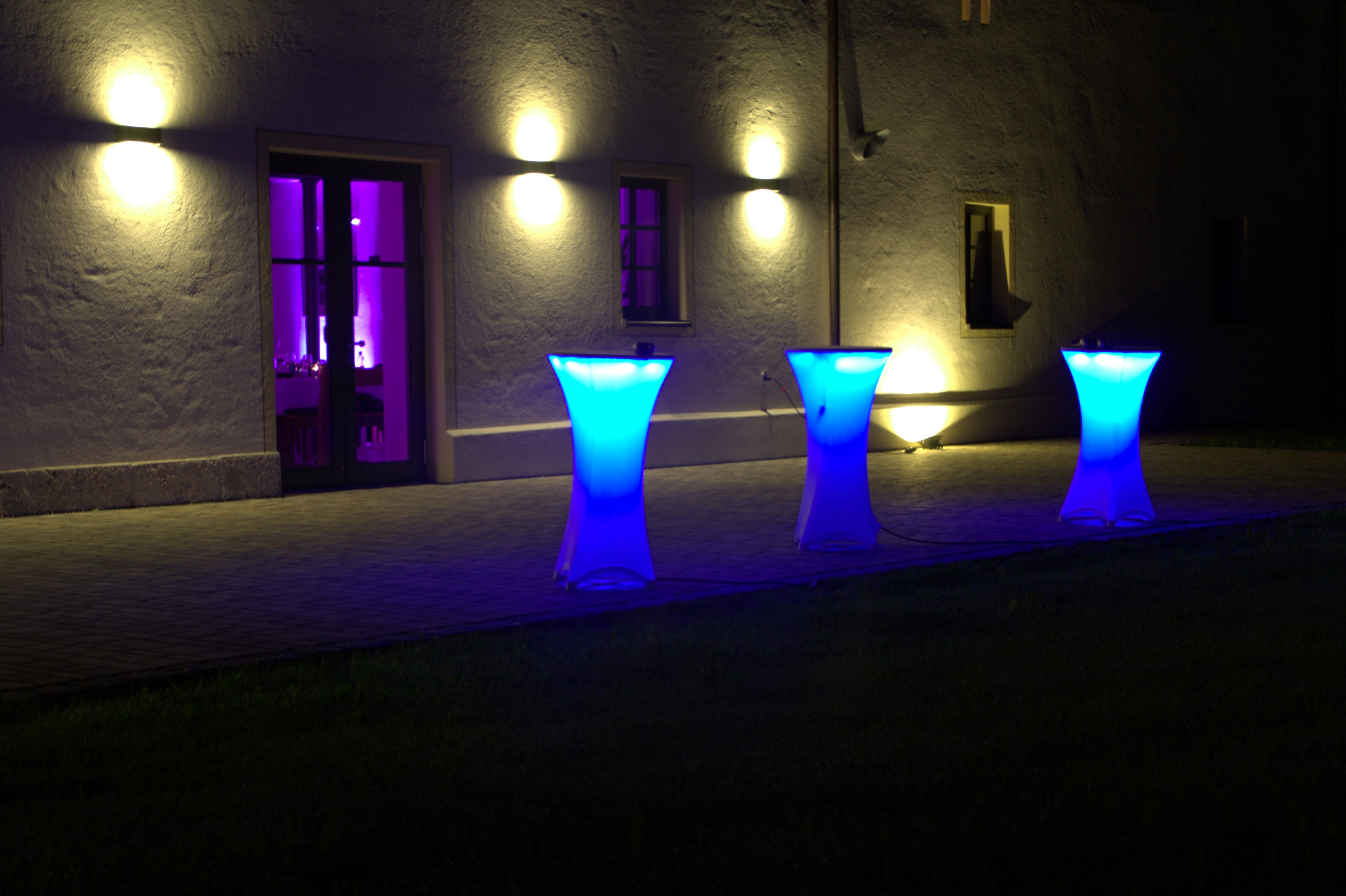 Stehtisch / Bistrotisch mit LED-Beleuchtung mieten – Ø 70 cm inkl. Akku