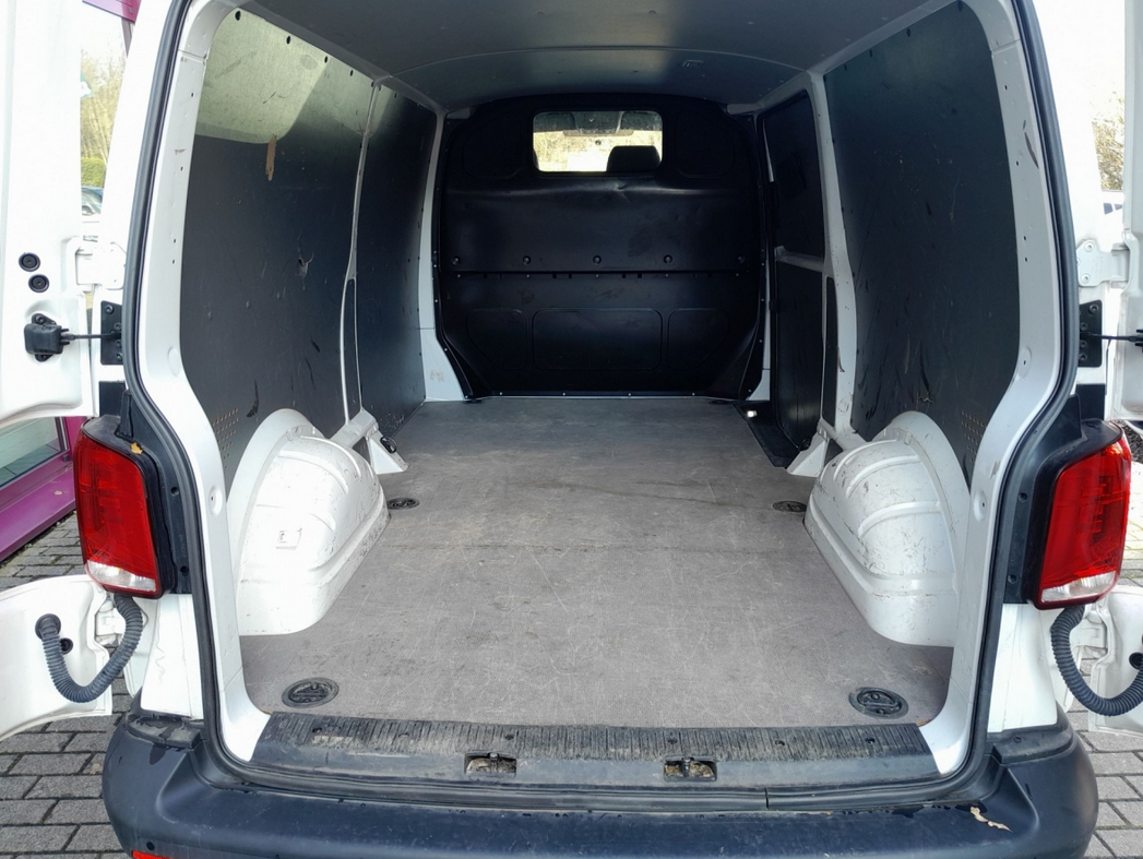 VW T6 Kastenwagen mieten – geräumiges Nutzfahrzeug für Umzug & Transport – 3