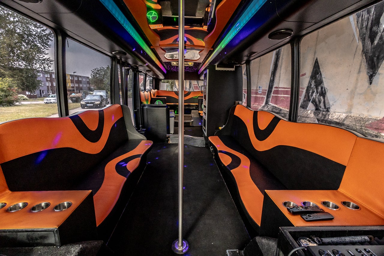 Black Mamba Partybus mieten - Partybus-Tour Berlin & Umland für bis zu 23 Personen – 3