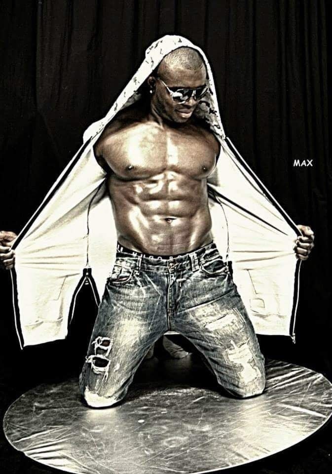 Stripper Curtis buchen - erstklassiger Menstrip für Partys in Berlin & Brandenburg – 2