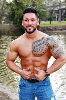 Stripper Tristan aus Stuttgart buchen - Gentleman-Strip für Partys in Baden-Württemberg