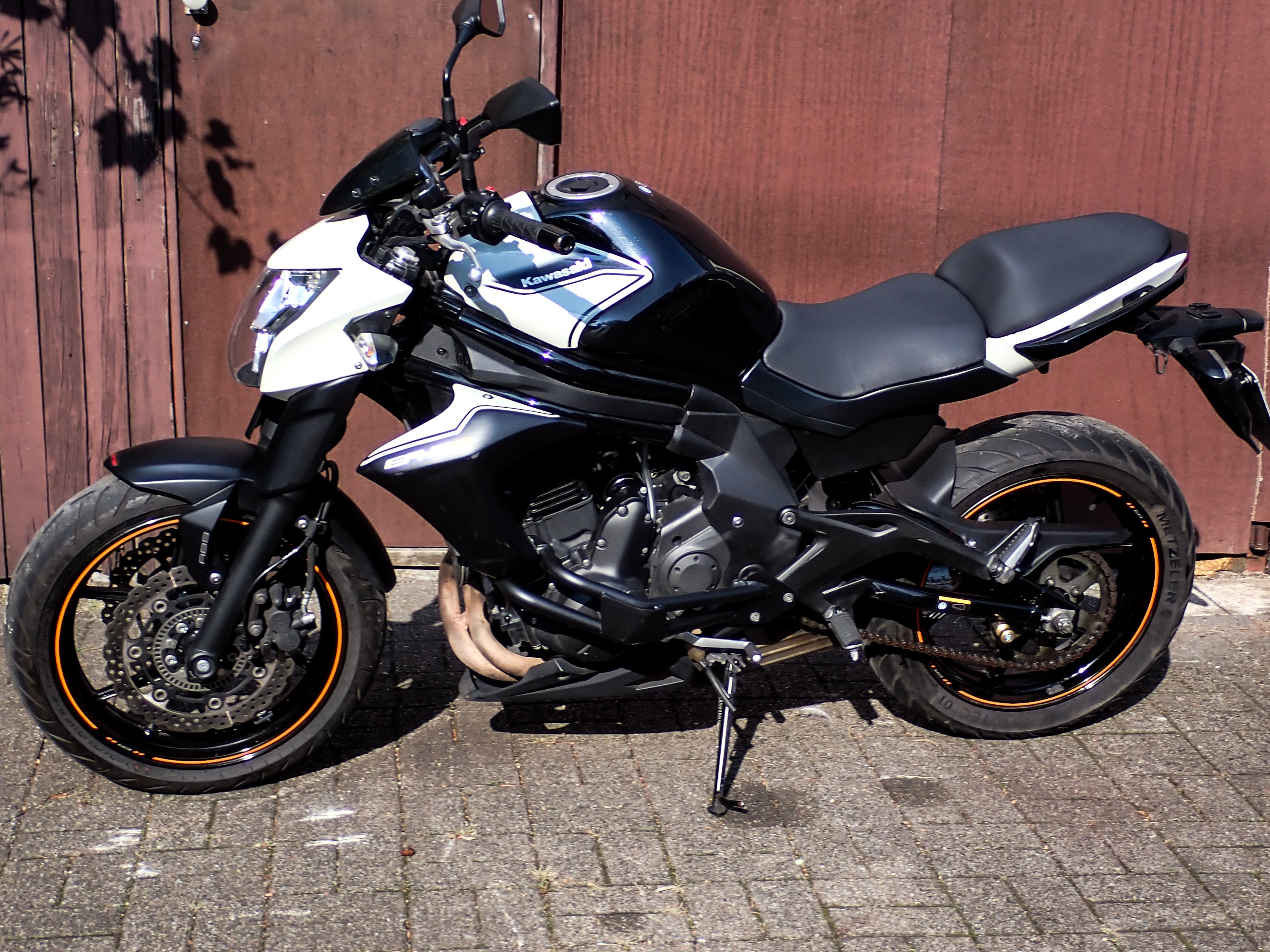 Kawasaki ER-6n oder Suzuki Gladius 650 mit ABS mieten – A2-Einsteigerbike leihen