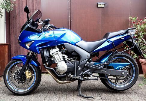 Honda CBF 600 SA mit ABS mieten – wendiges Mittelklasse-Motorrad leihen