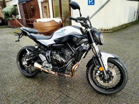 Yamaha MT-07 mit ABS mieten – sportlicher Naked-Bike-Roadster leihen – 2