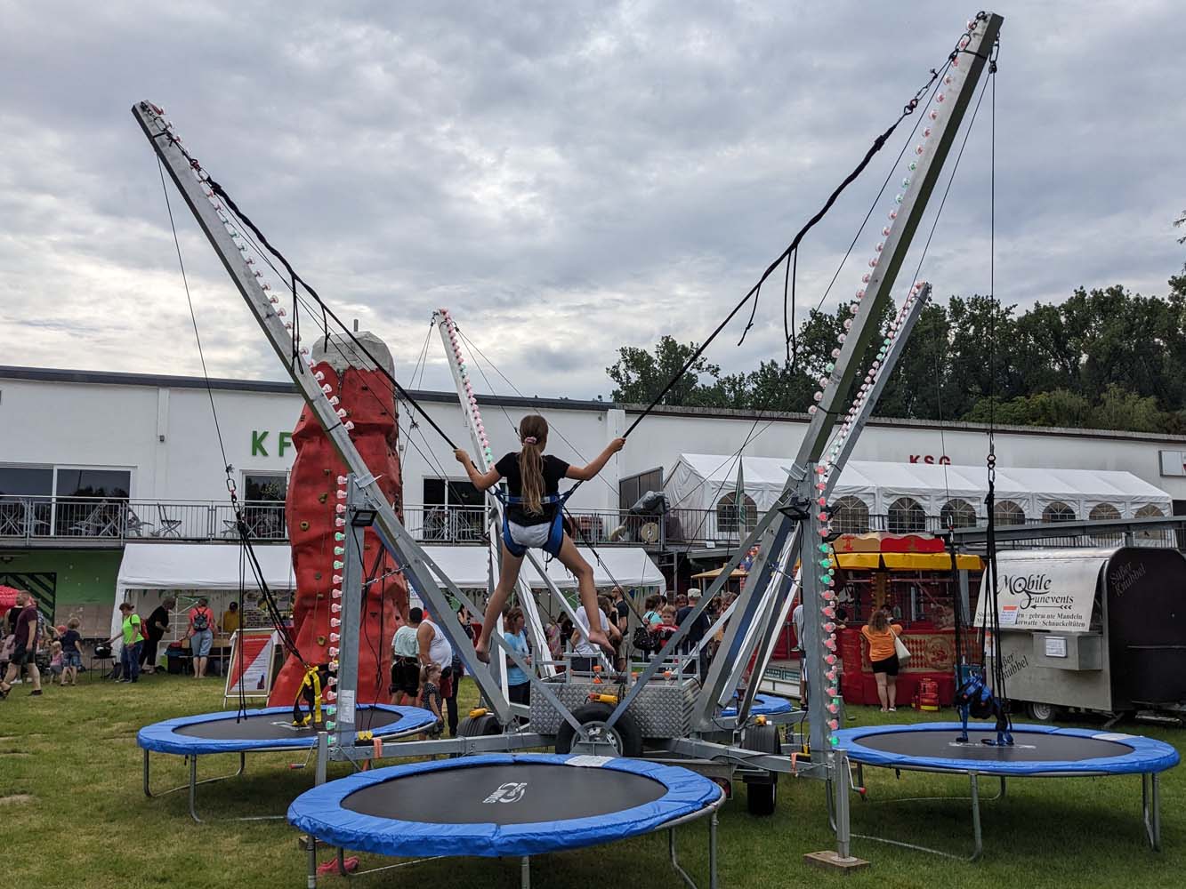 4er Bungee-Trampolin mieten - inkl. Betreuungspersonal & Haftpflicht – 2