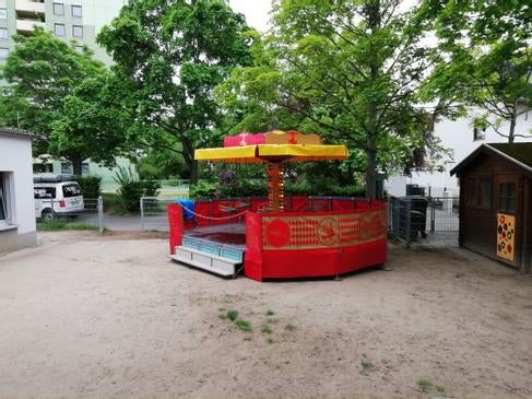 Kettenflieger & Pferdekarussell mieten - mit Podium, Zaun und Beleuchtung – 4