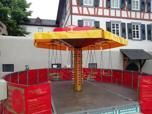 Kettenflieger & Pferdekarussell mieten - mit Podium, Zaun und Beleuchtung – 2